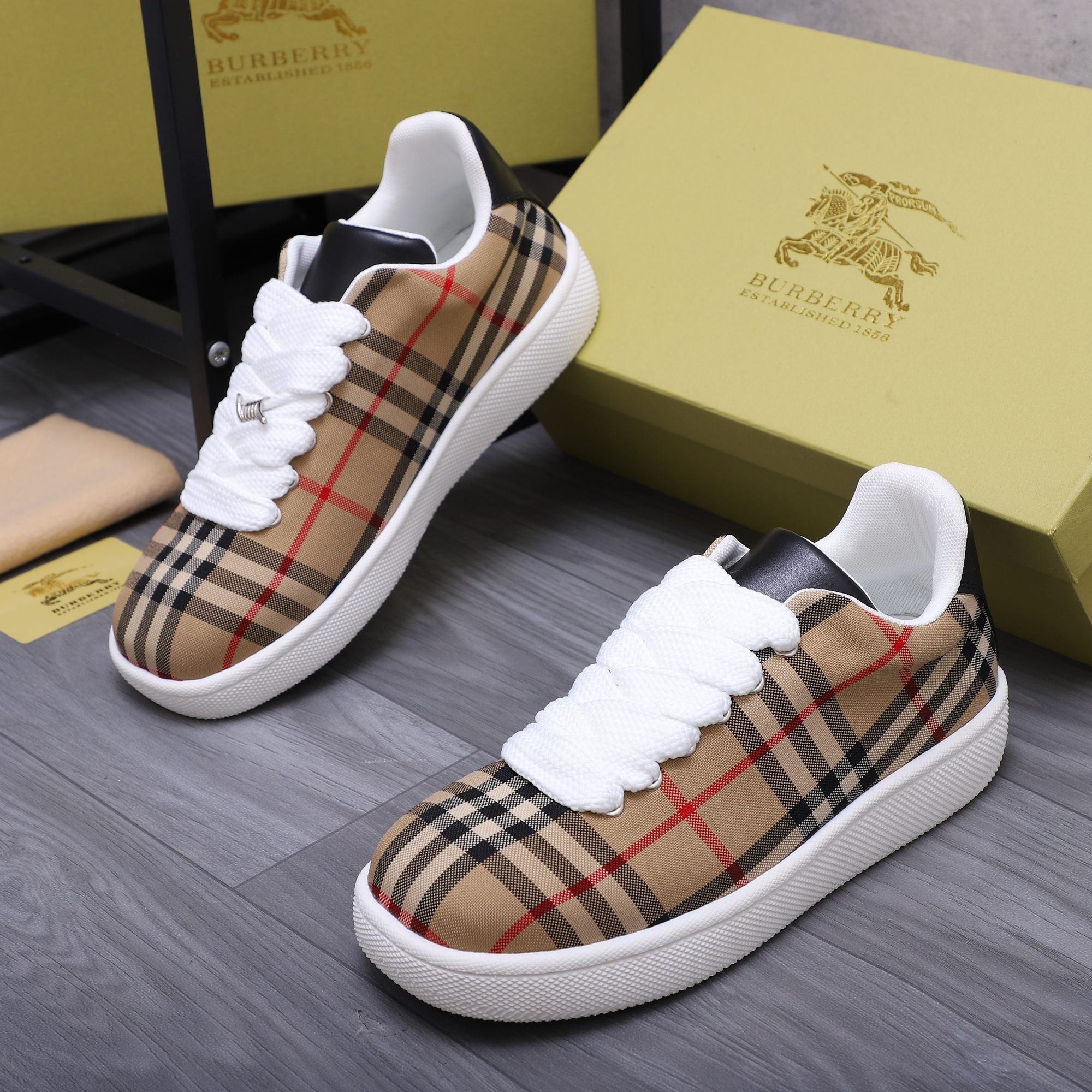 Luxury Shoes Burberry