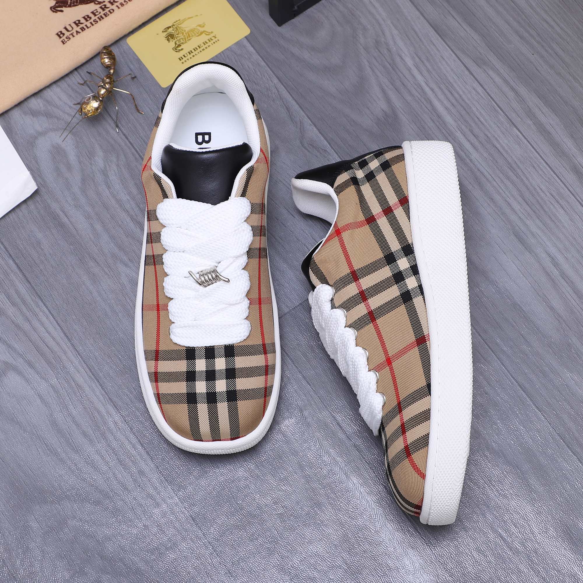 Luxury Shoes Burberry