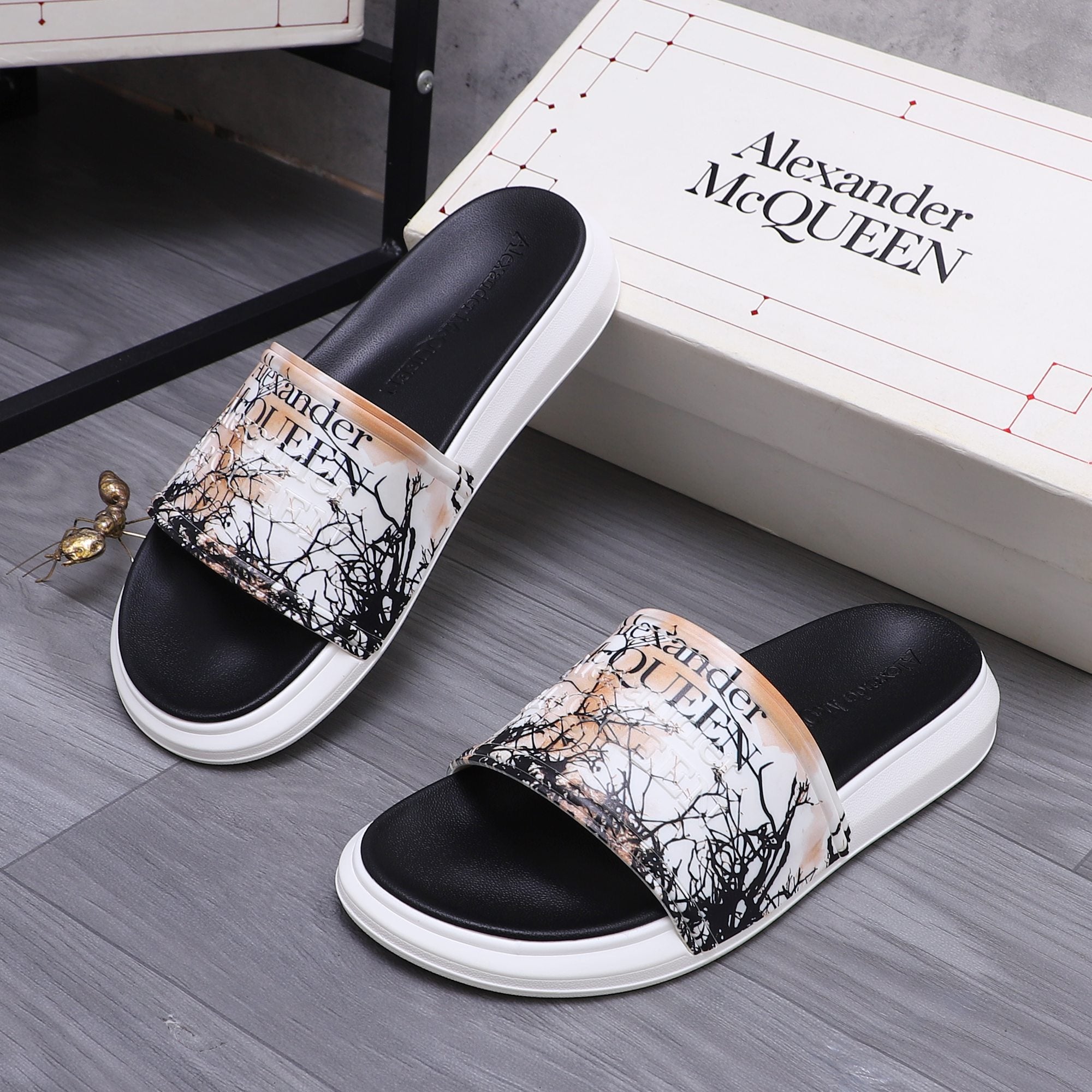 Alexander McQUEEN slide sandals, black footbed, white sidewall, beige-and-black print