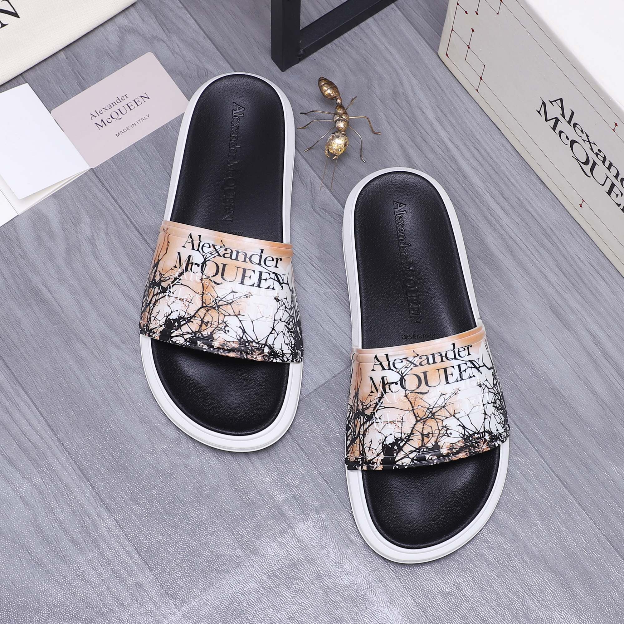 Alexander McQUEEN slide sandals with black slide strap and beige graphic text print
