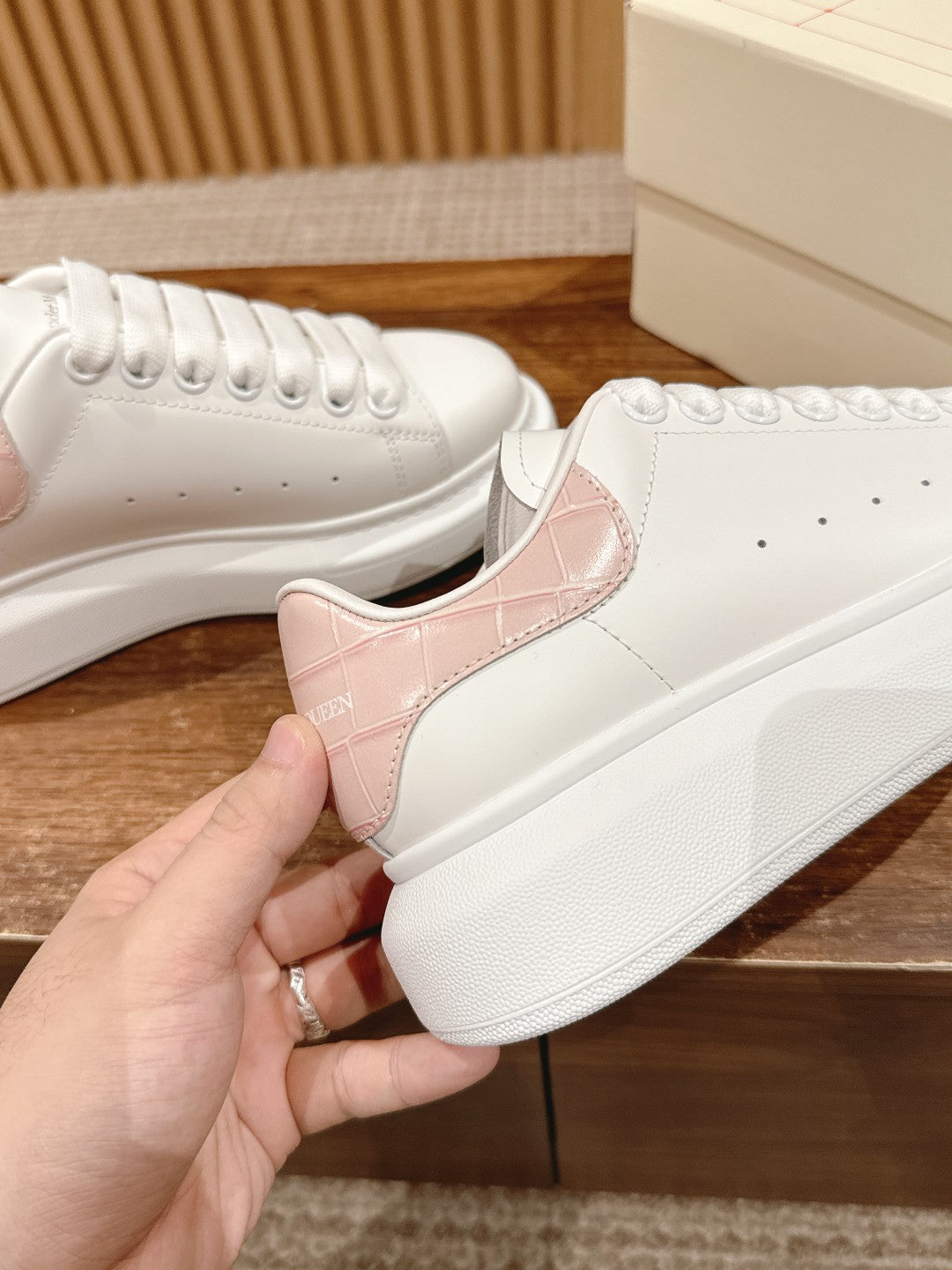 White and pale pink leather low-top sneakers, lace-up