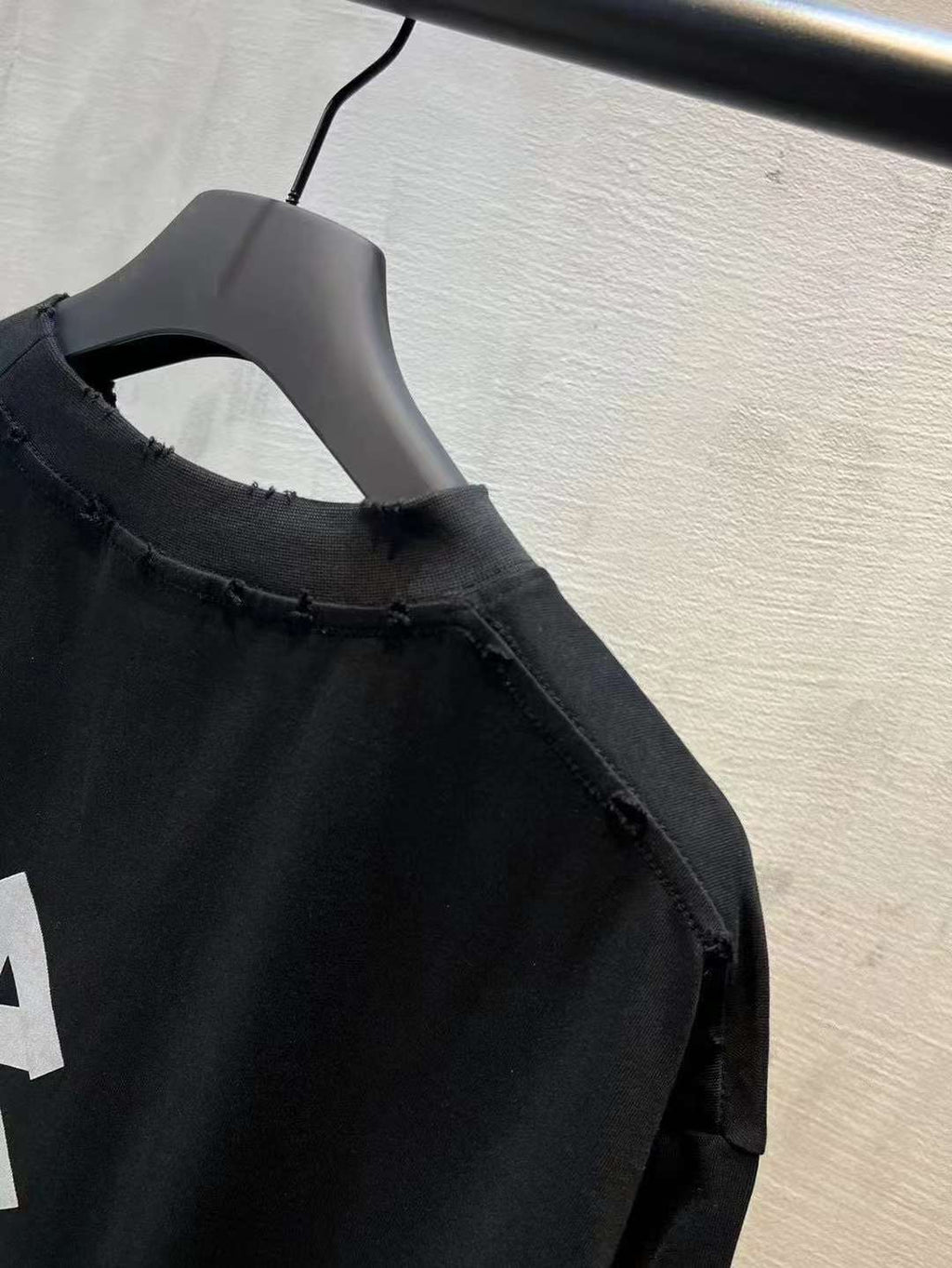 Balenciaga black short-sleeve T-shirt with crew neck and shoulder seam detail