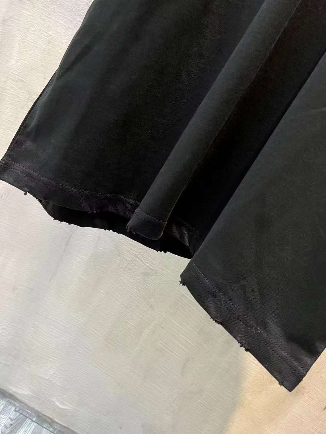 Balenciaga black short-sleeve T-shirt with stitched hem and sleeve cuff