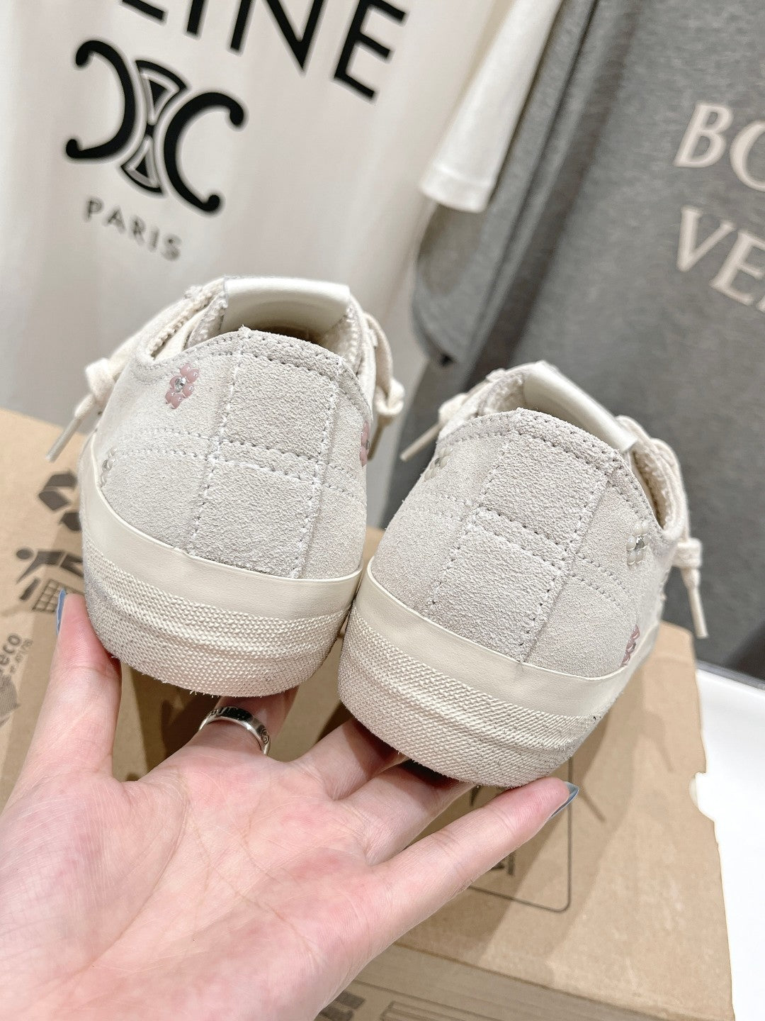 White lace-up sneakers heel view, cushioned collar and seam stitching