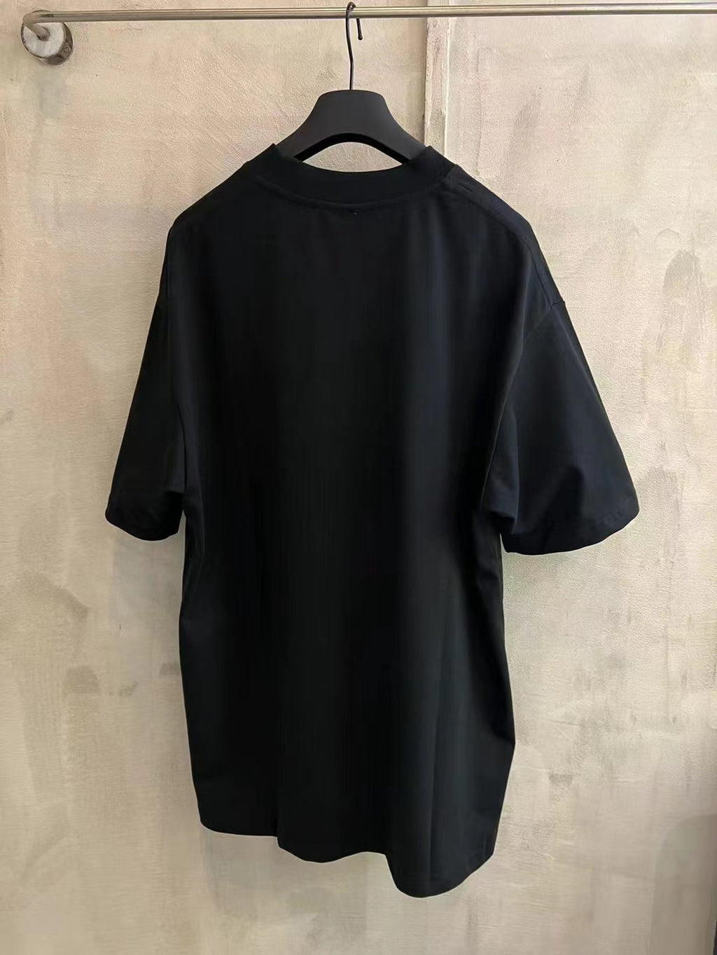 Black short-sleeve T-shirt with plain back