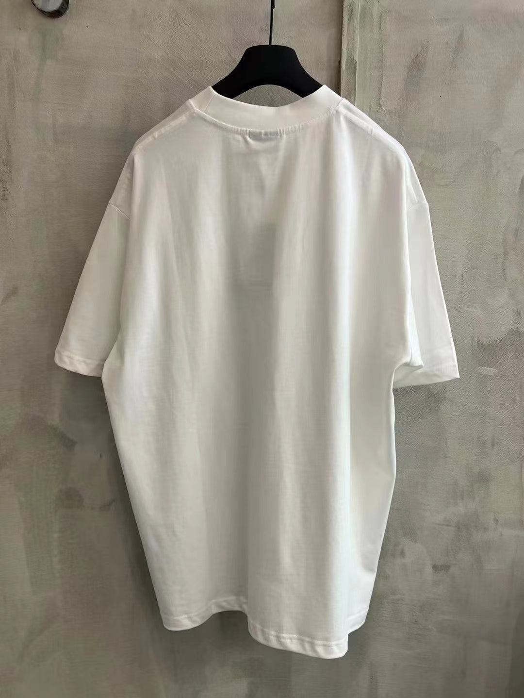 White short-sleeve T-shirt with plain back