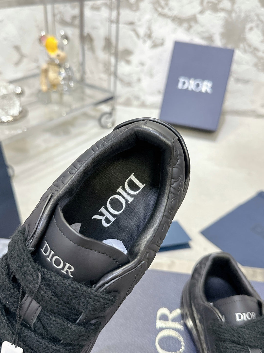 Black sneaker with padded collar and fabric lining, Dior logo on insole