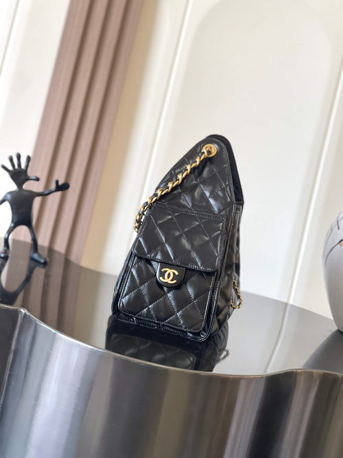 Chanel quilted black leather shoulder bag with gold chain strap and CC clasp