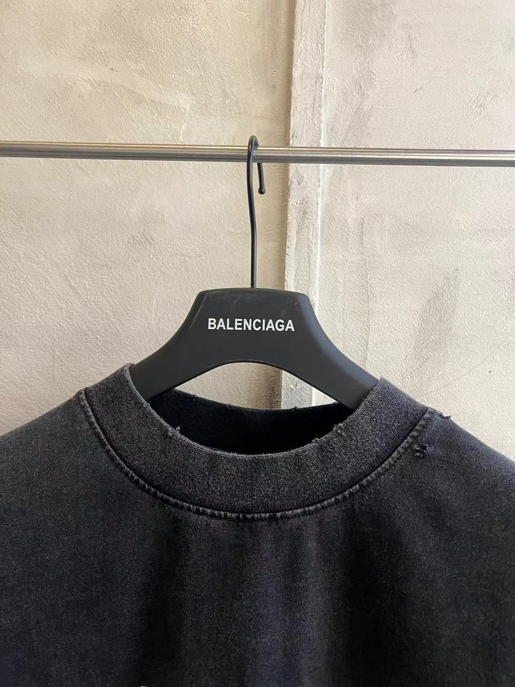 Black T-shirt neckline with ribbed crew neck and BALENCIAGA label
