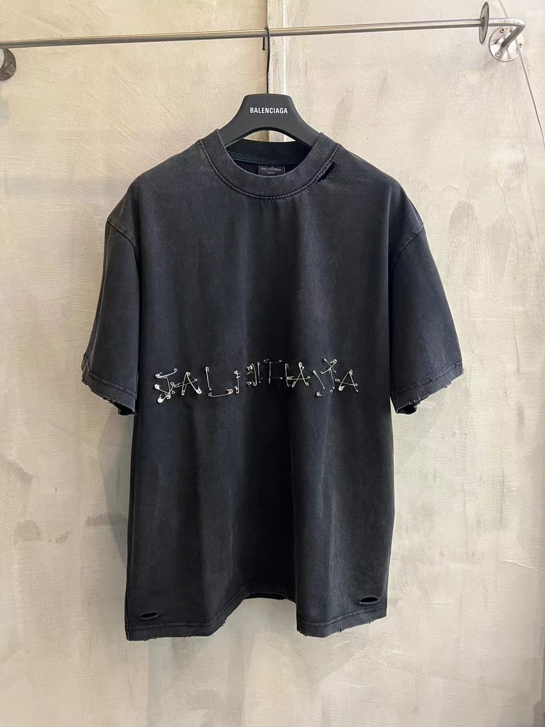 Black short-sleeve T-shirt with round neck and embroidered front graphic logo detail