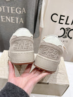 White sneakers back view with embossed heel detail, pair on shoebox