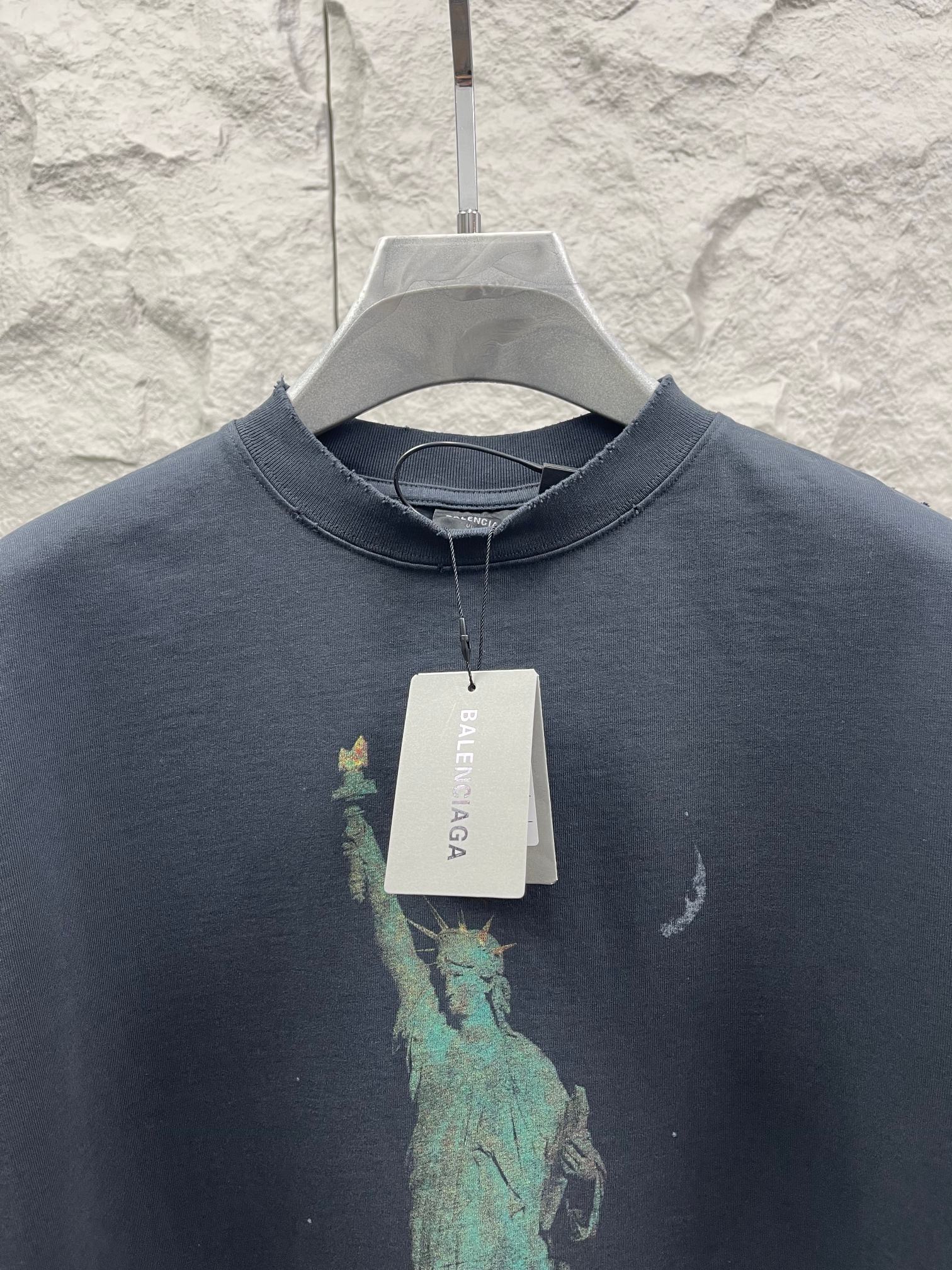 Balenciaga dark navy T-shirt with crew neck and green Statue of Liberty print