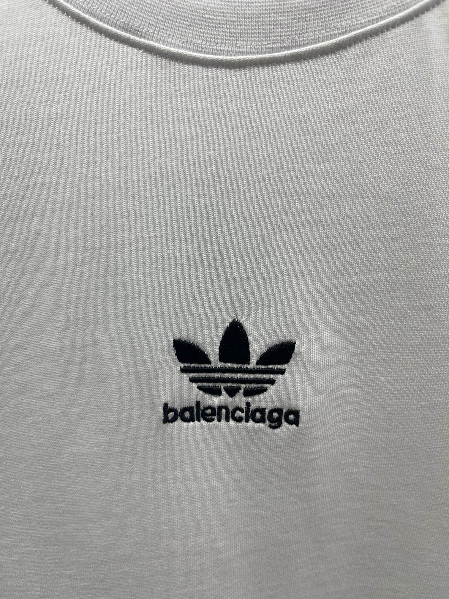 Balenciaga chest logo on white short-sleeve T-shirt
