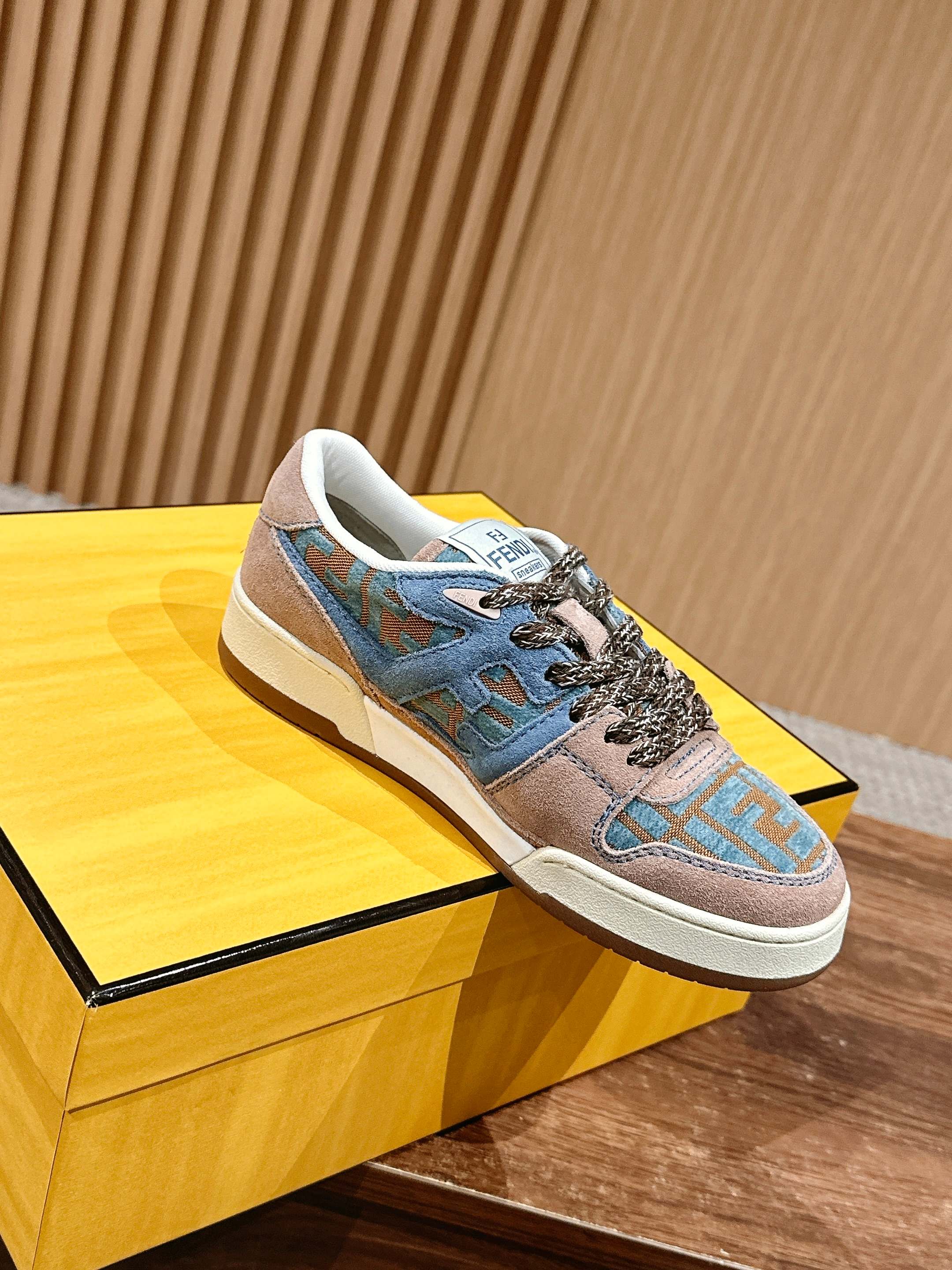 Luxury Shoes Fendi Unisex