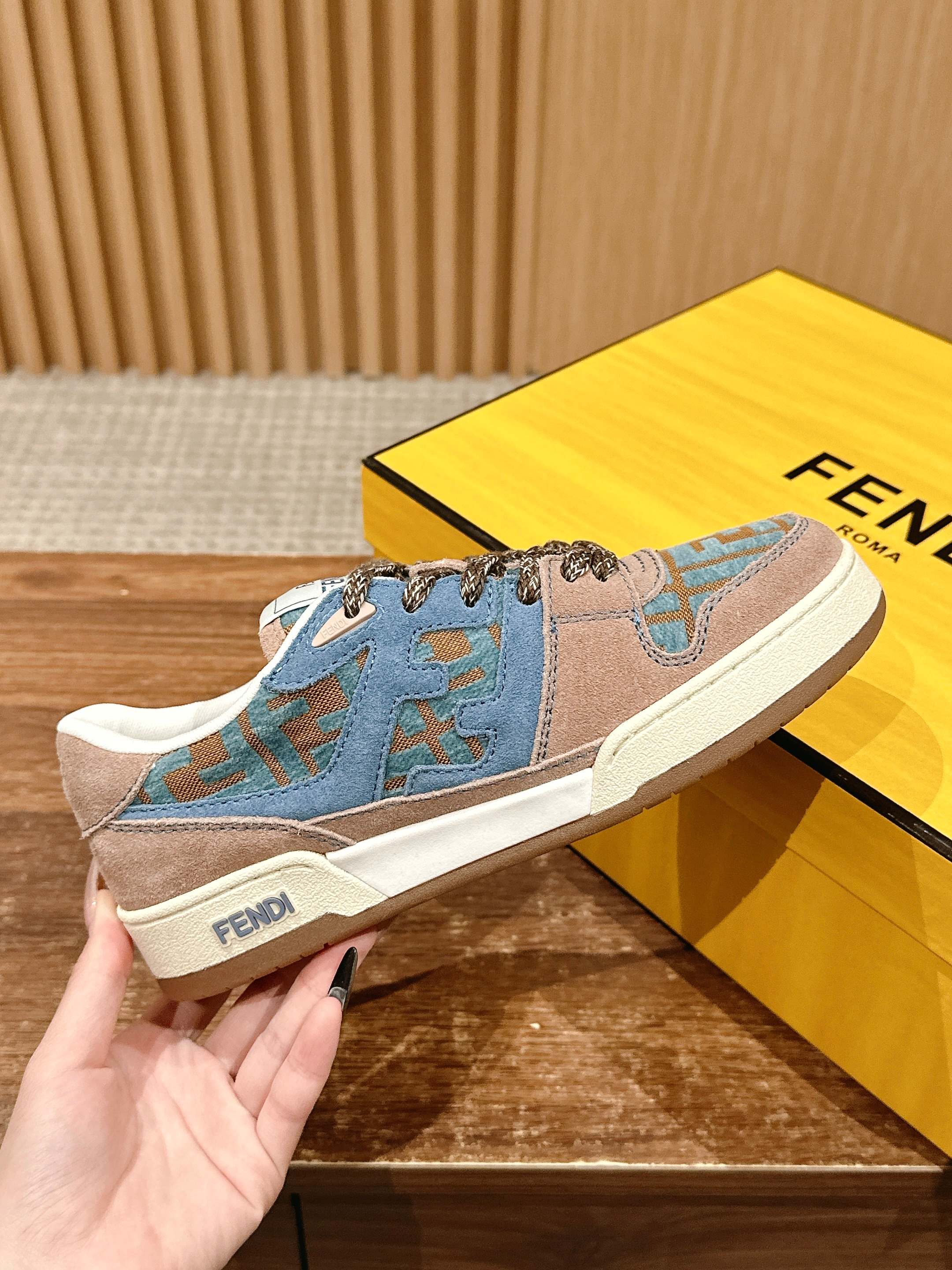 Luxury Shoes Fendi Unisex