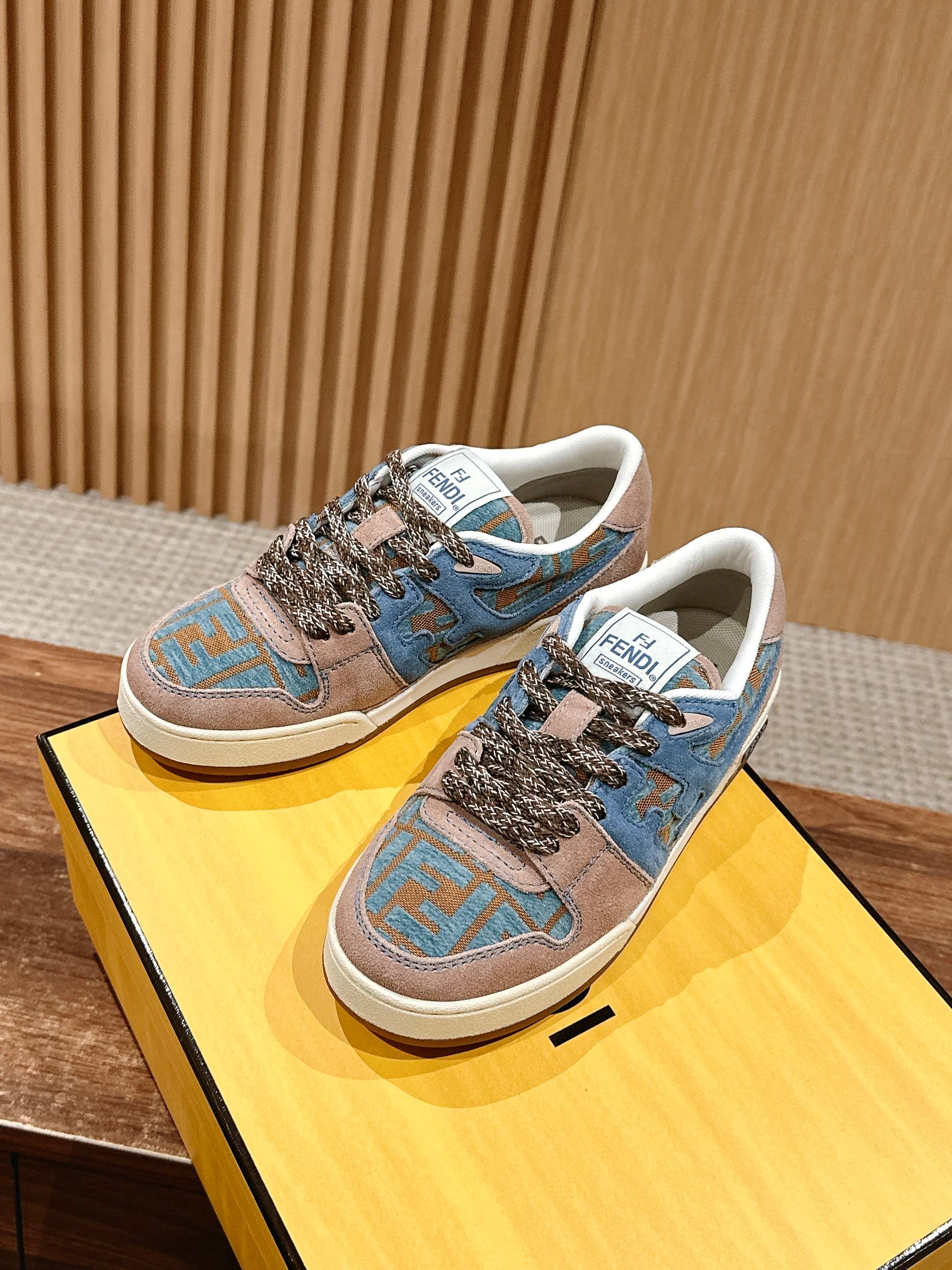 Luxury Shoes Fendi Unisex