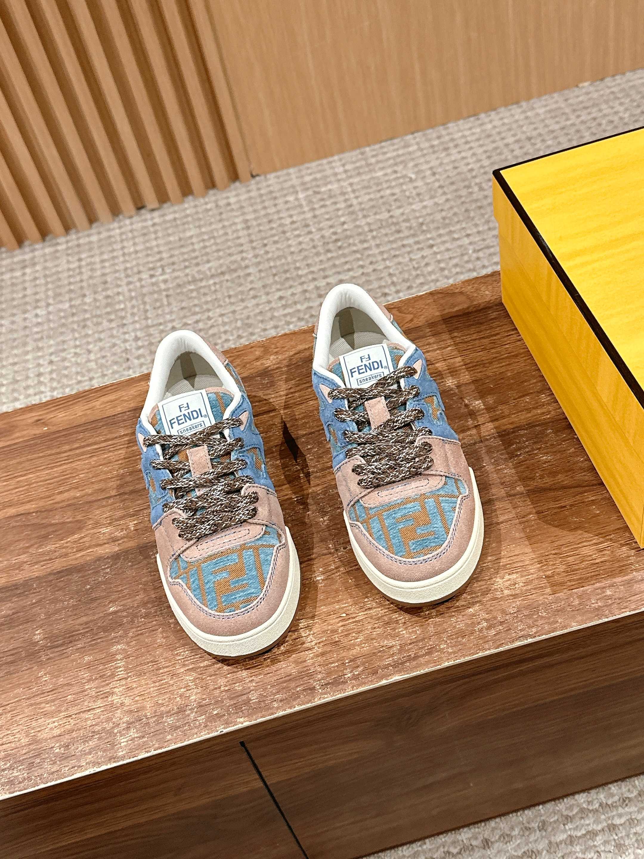 Luxury Shoes Fendi Unisex