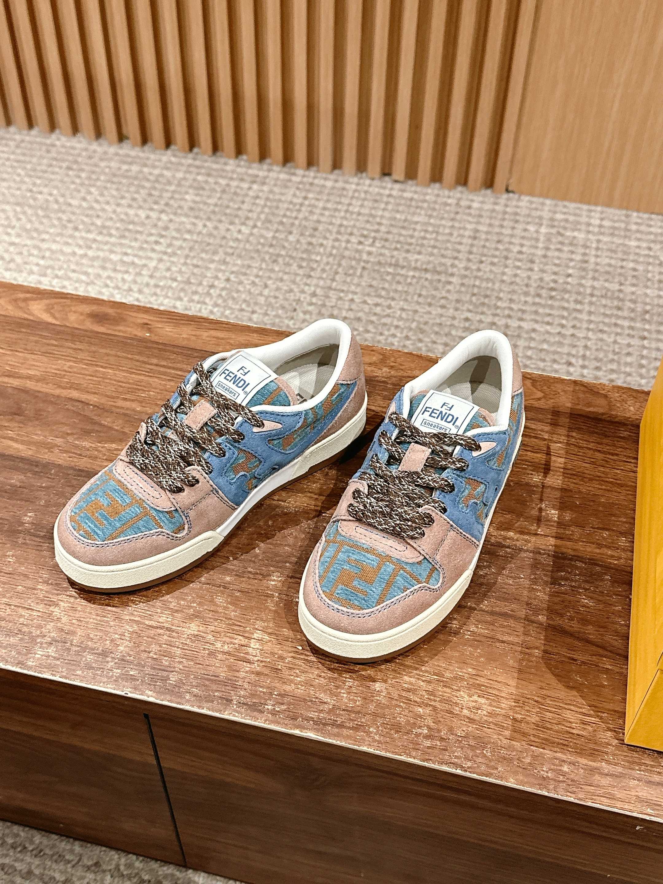 Luxury Shoes Fendi Unisex