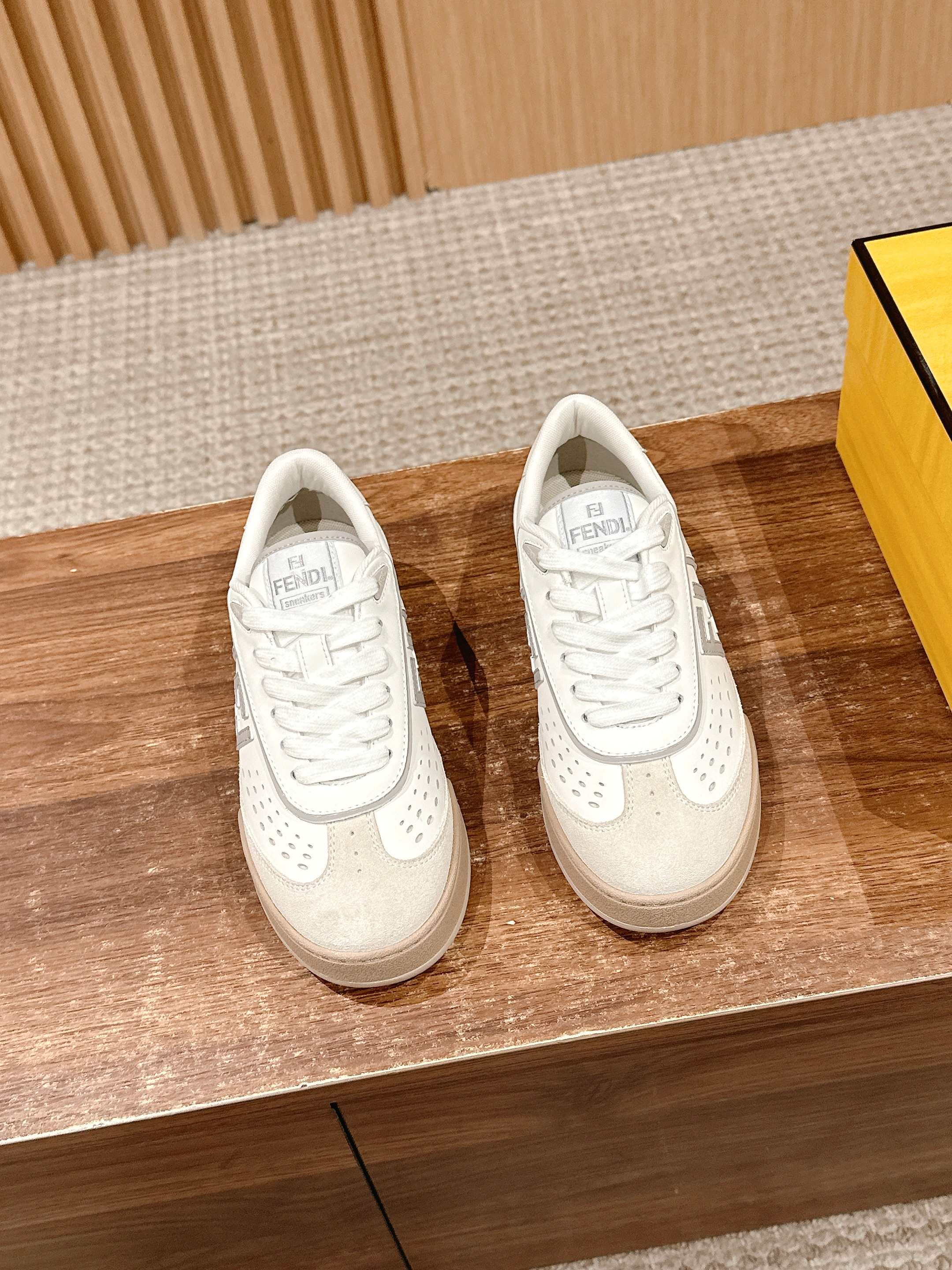 Luxury Shoes Fendi Unisex