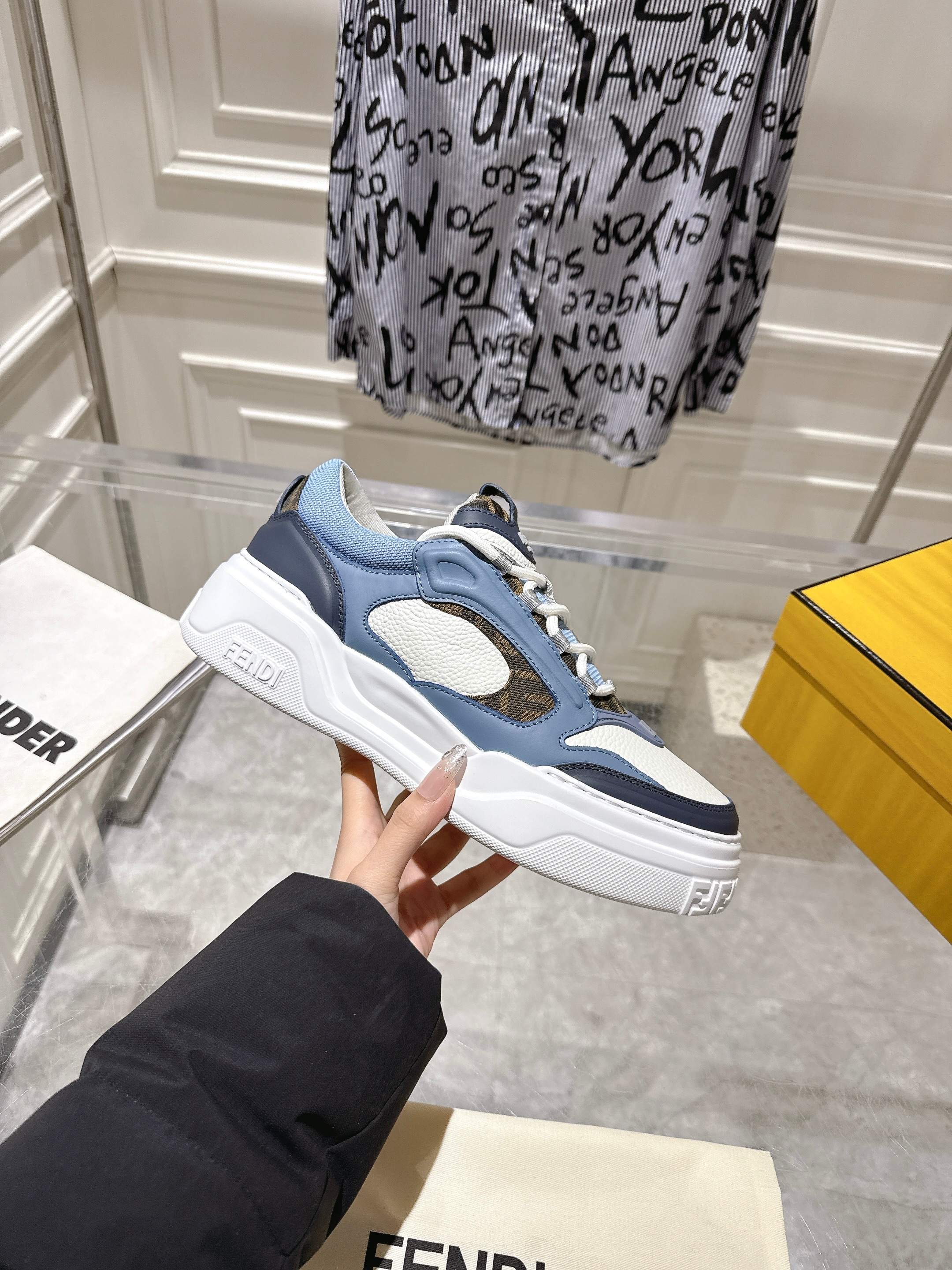Luxury Shoes Fendi Unisex