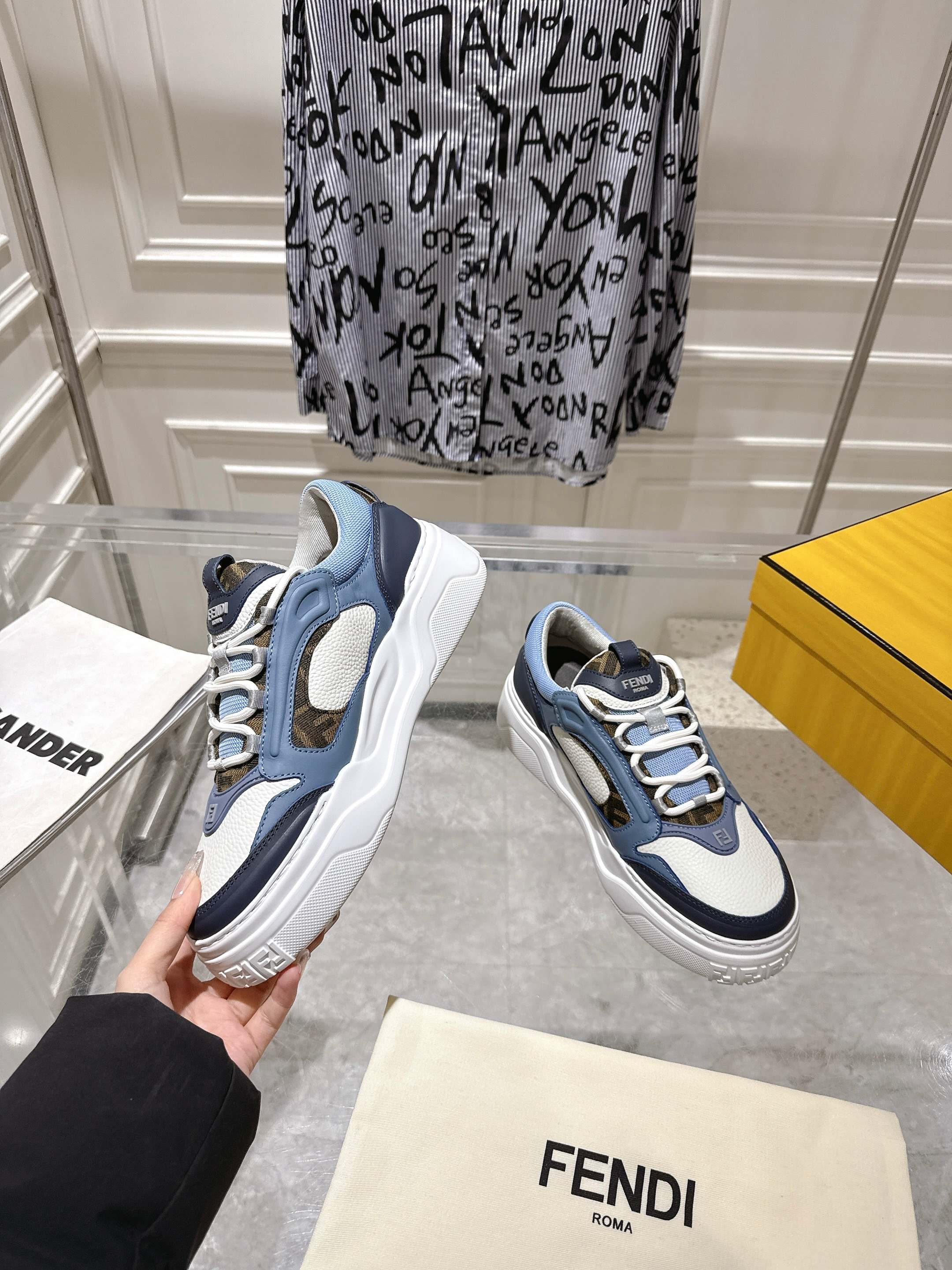 Luxury Shoes Fendi Unisex