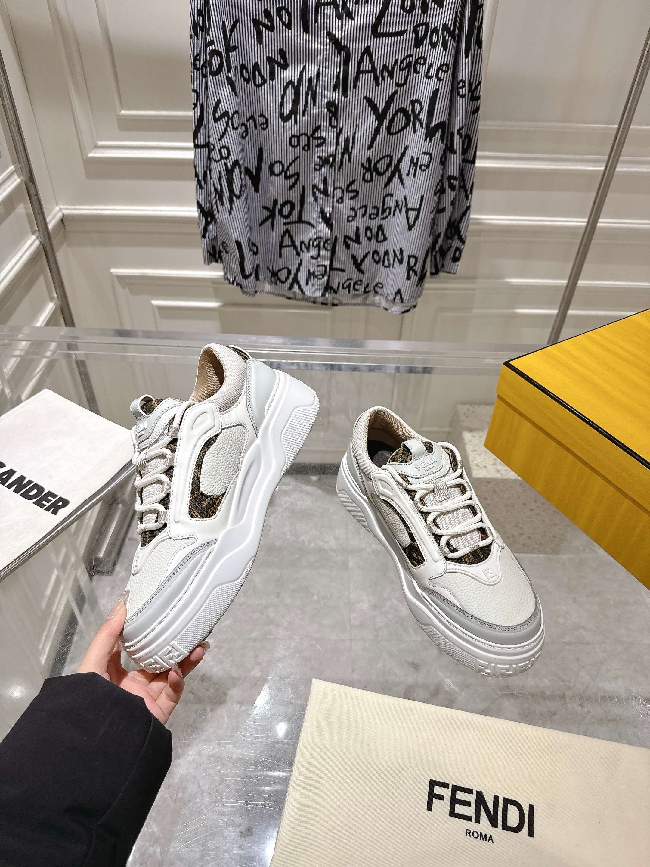 Luxury Shoes Fendi Unisex