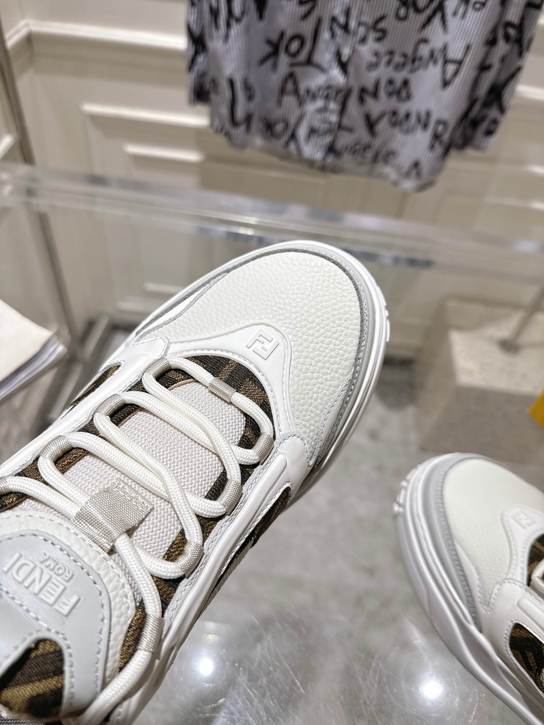 Luxury Shoes Fendi Unisex