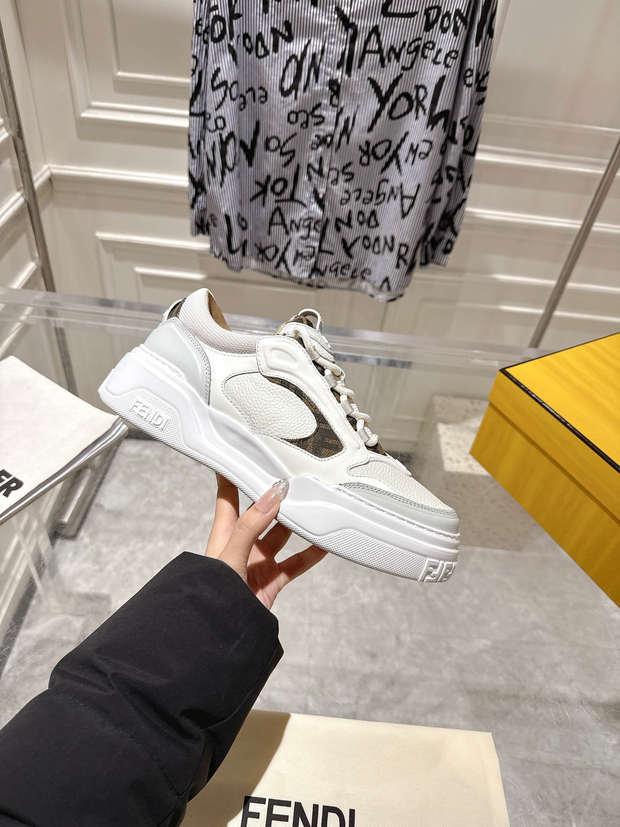 Luxury Shoes Fendi Unisex