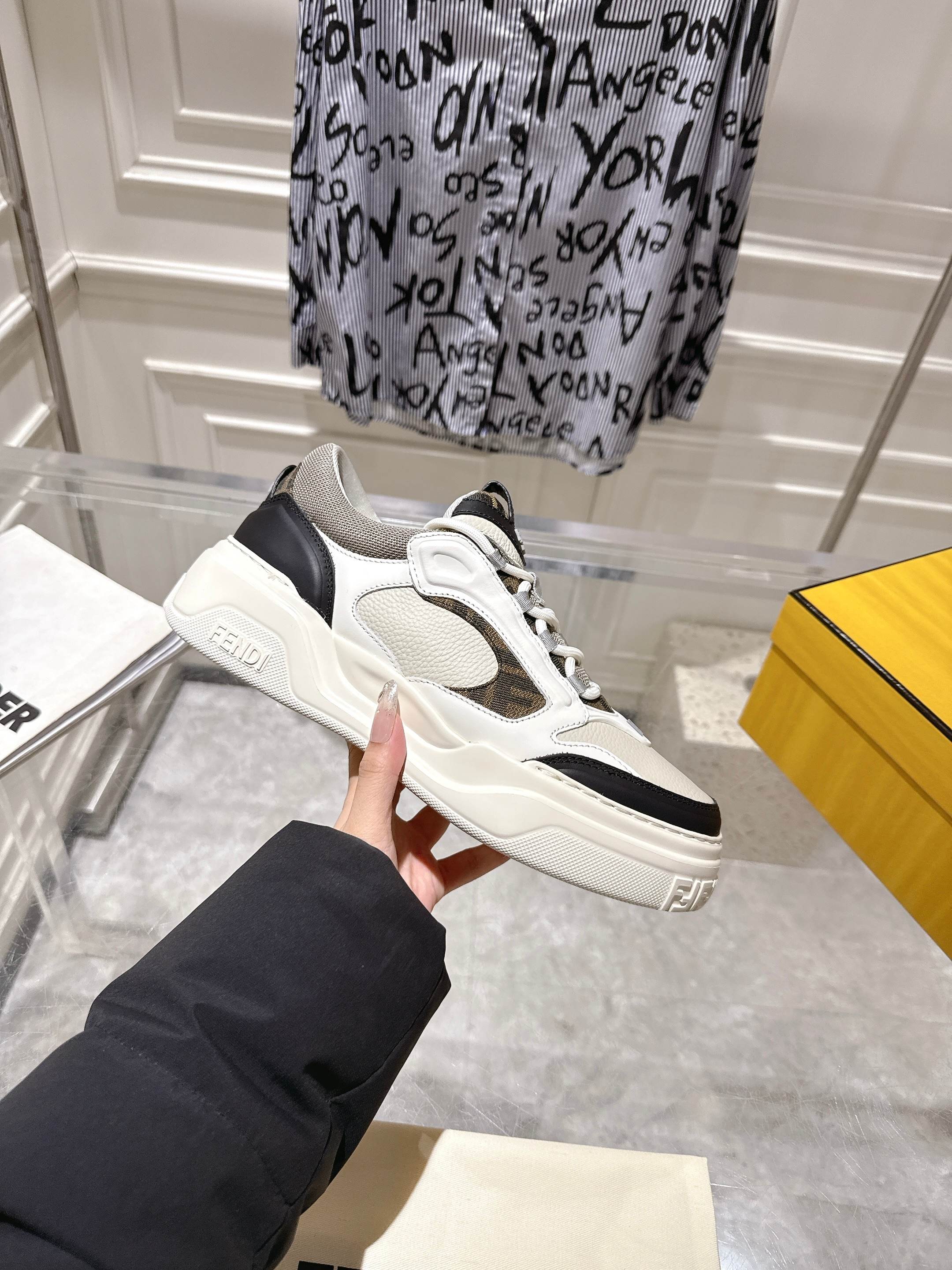 Luxury Shoes Fendi Unisex