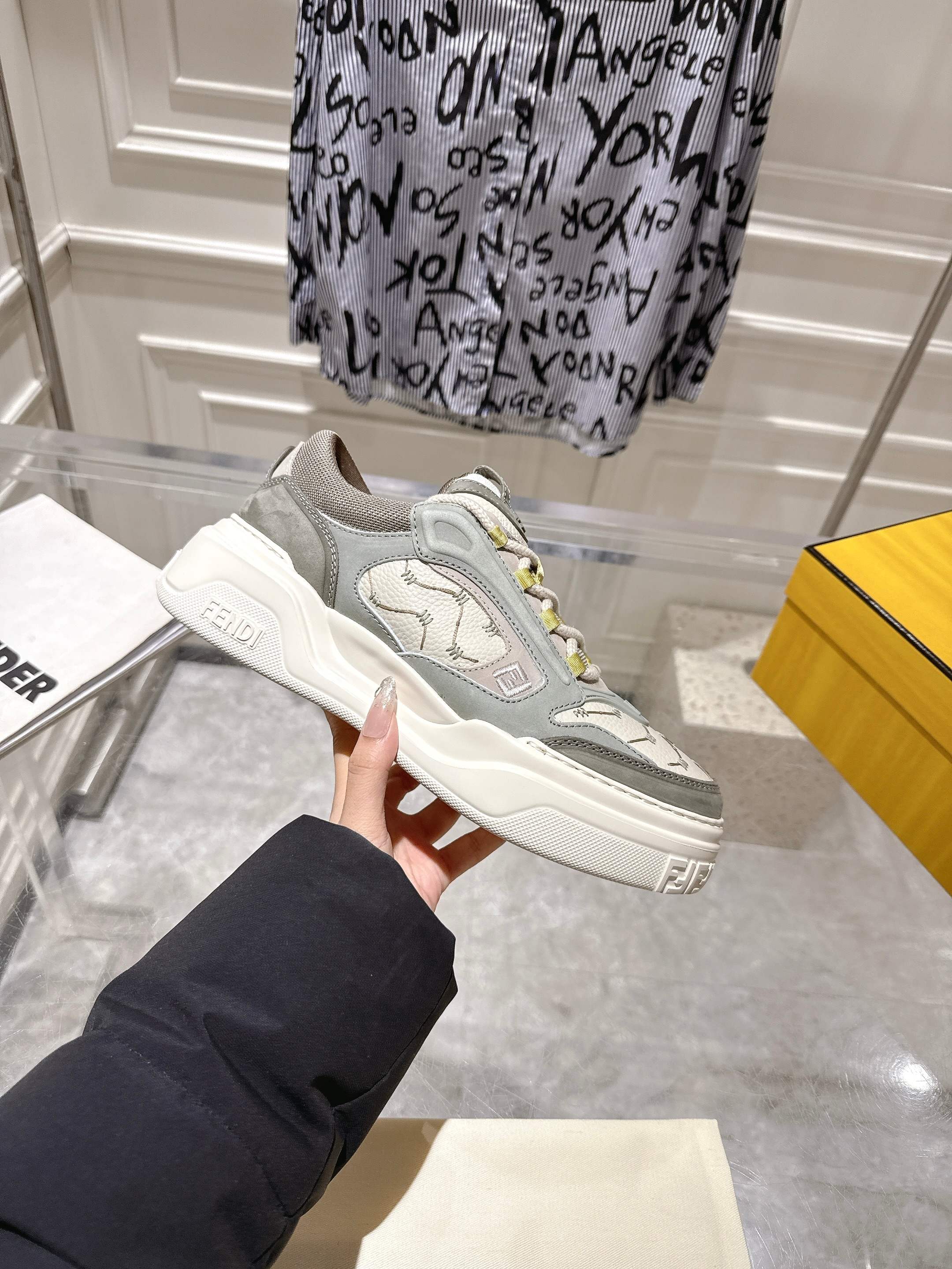 Luxury Shoes Fendi Unisex