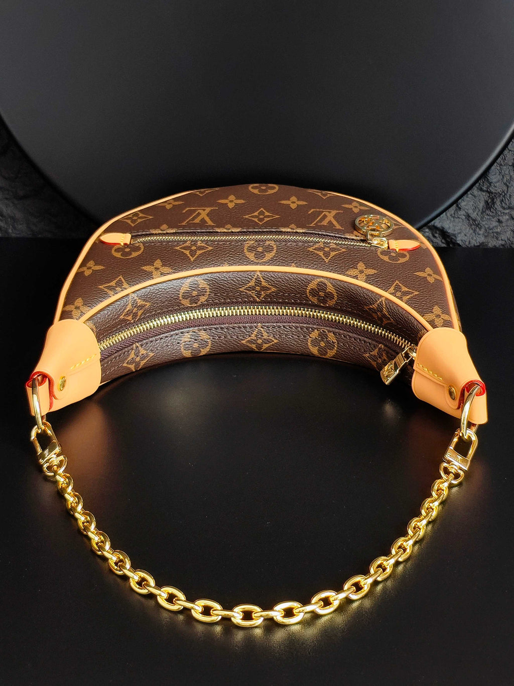 Louis Vuitton hobo bag open top, monogram canvas, gold zipper and chain strap