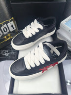 Navy low-top sneakers with white laces, pair displayed on box