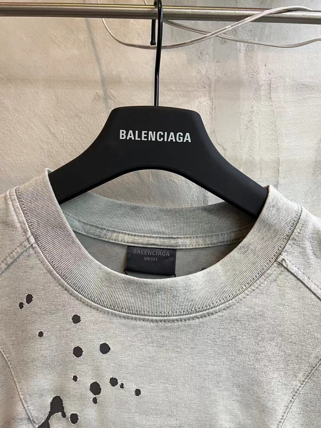 Crew-neck light gray Balenciaga T-shirt with back label and small splatter print