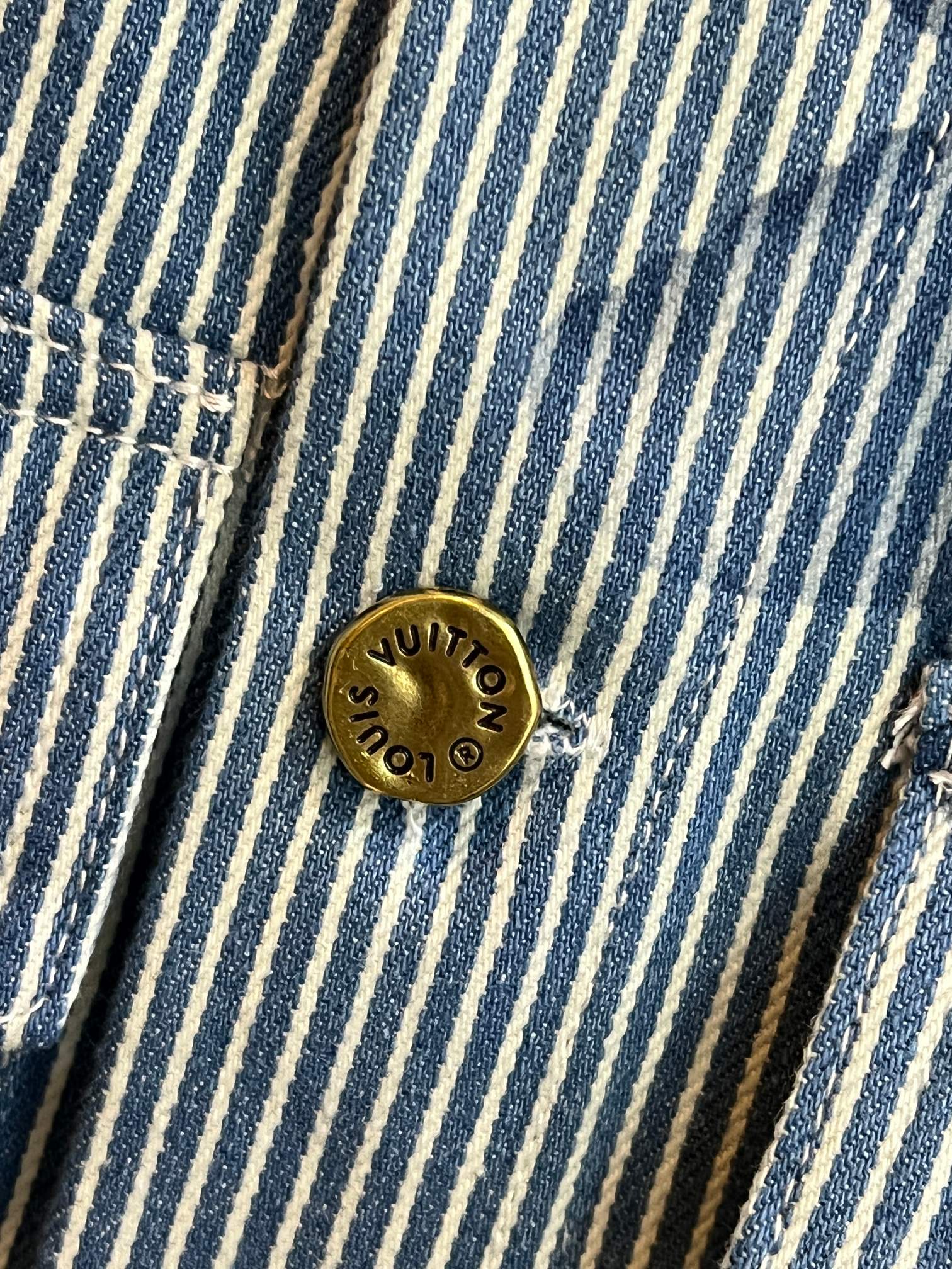 Long-sleeve shirt gold-tone button on light blue striped fabric