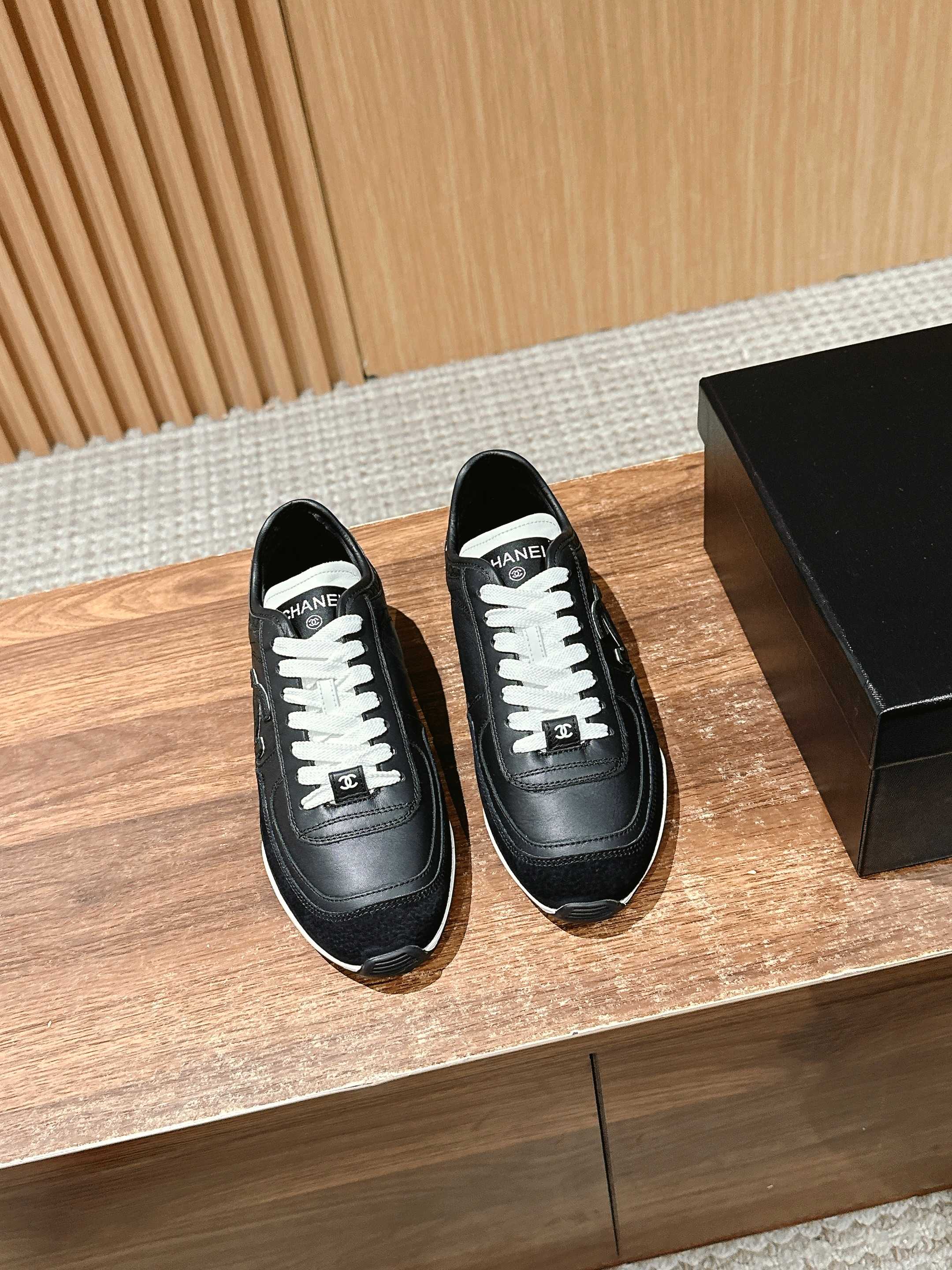 Luxury Shoes Chanel Unisex
