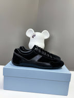 Unisex black lace-up sneakers, logo on tongue