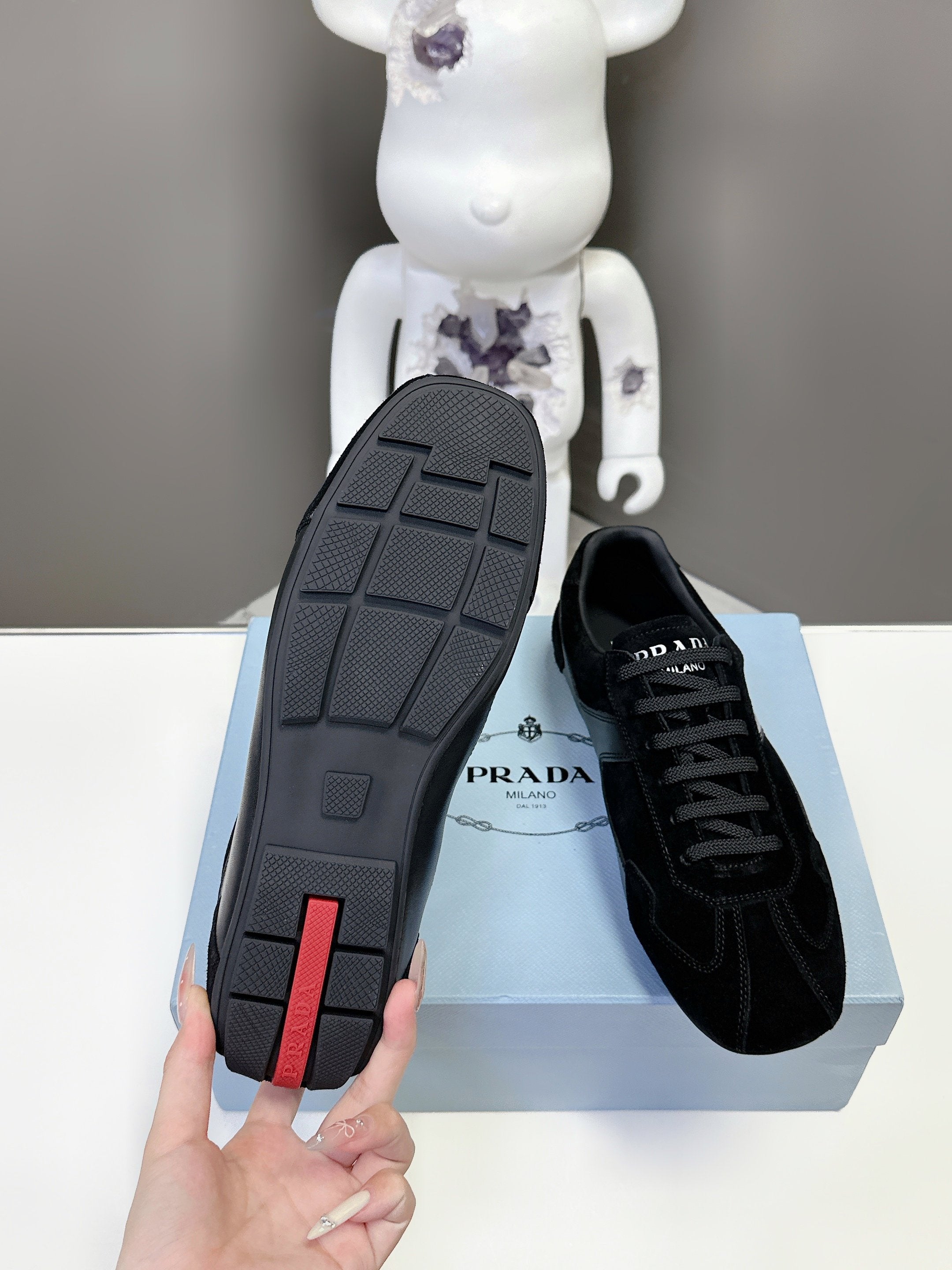 Unisex black sneaker outsole with squared tread blocks