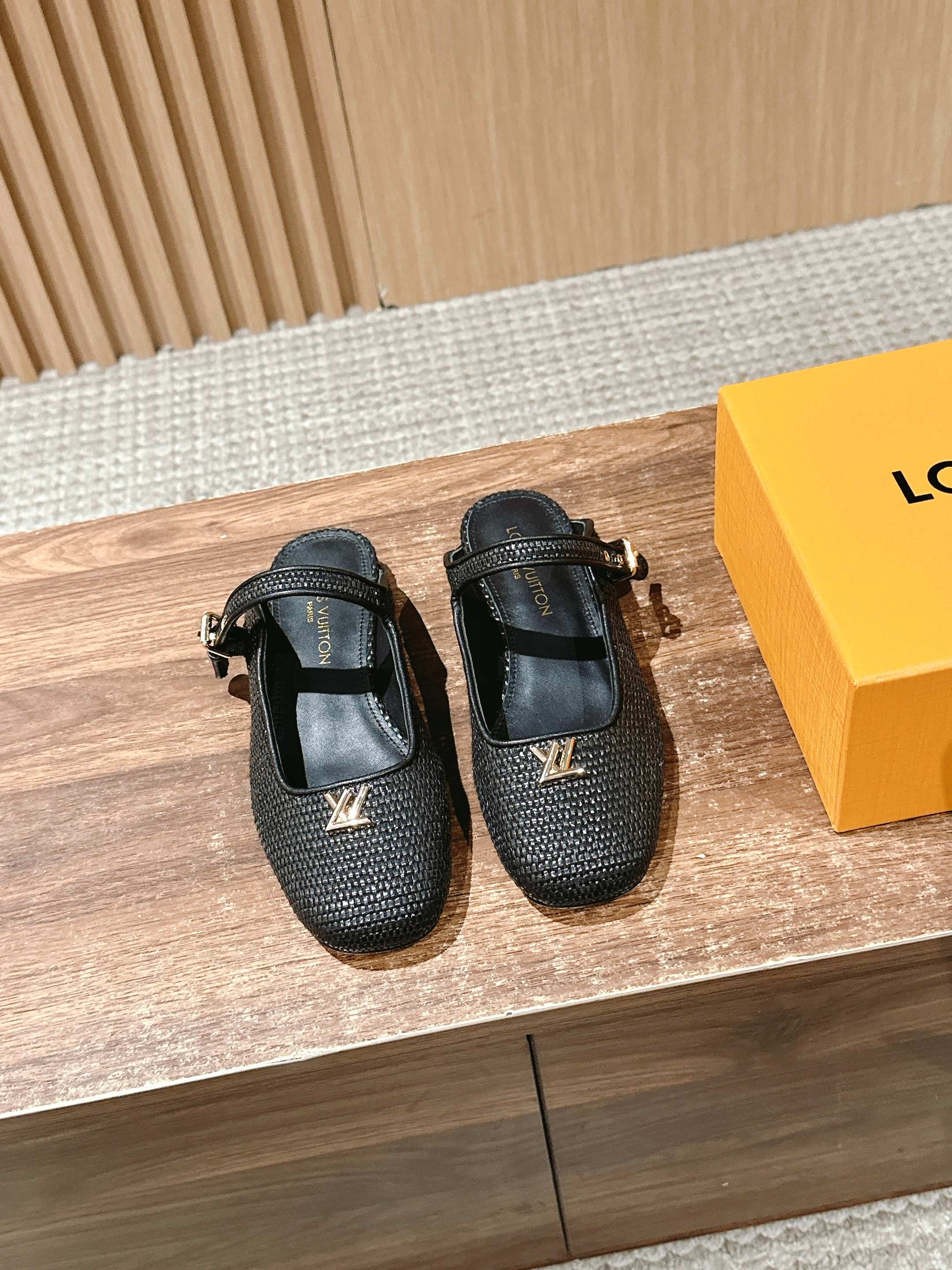Louis Vuitton unisex black textured flats with slingback strap and gold emblem