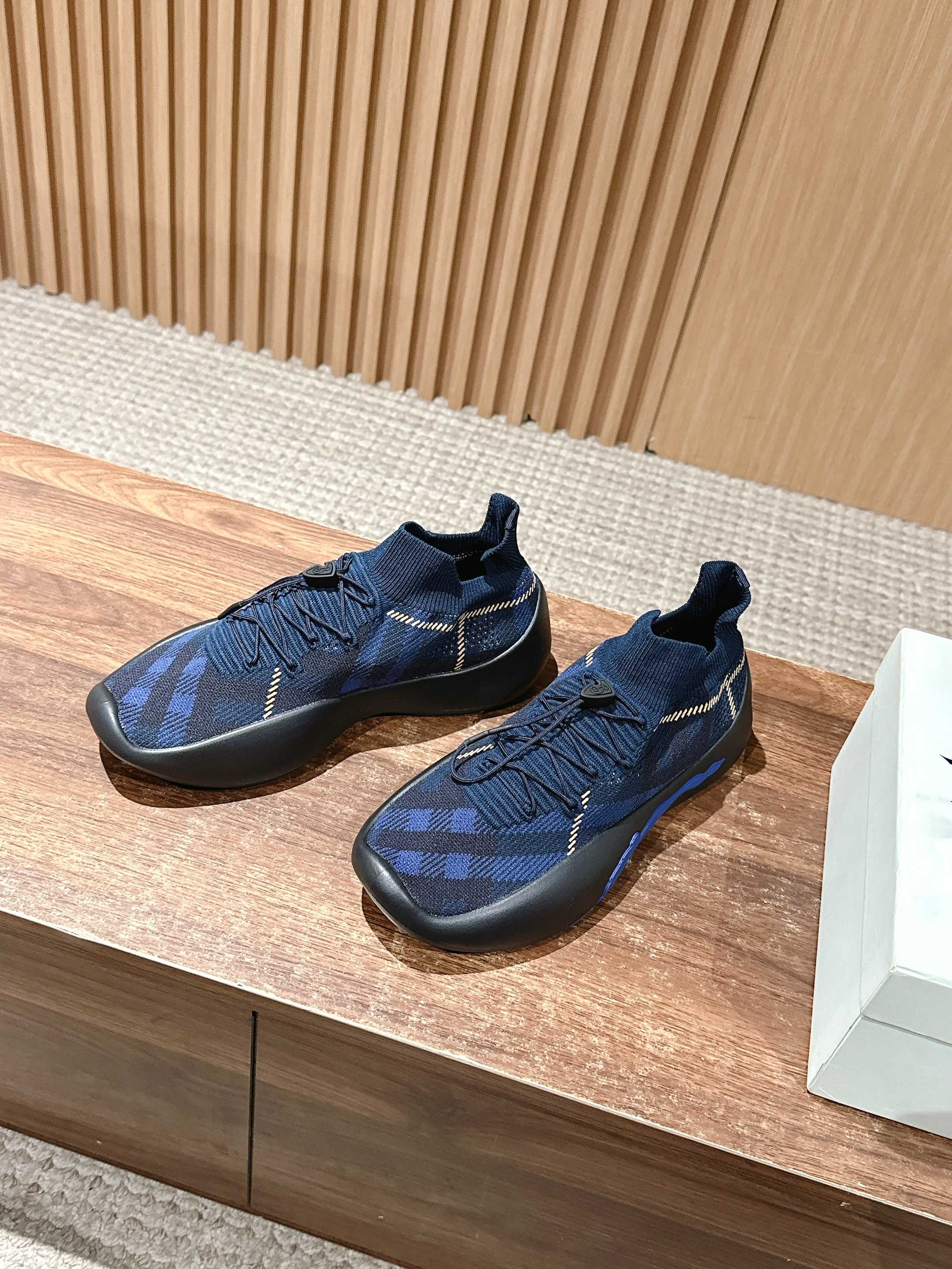 Burberry blue check knit sneakers, lace-up, with dark toe and textured rubber sole