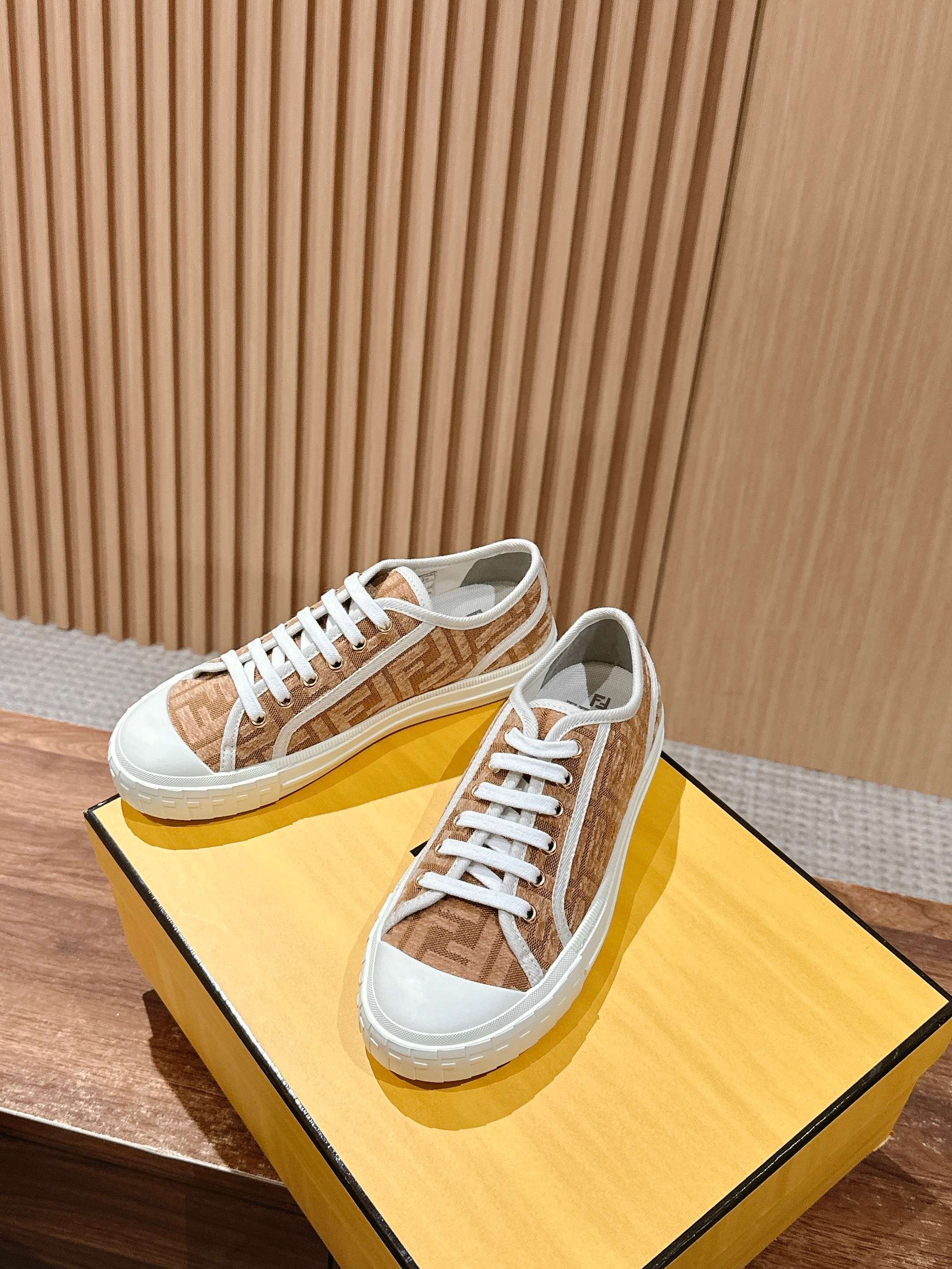 Luxury Shoes Fendi Unisex