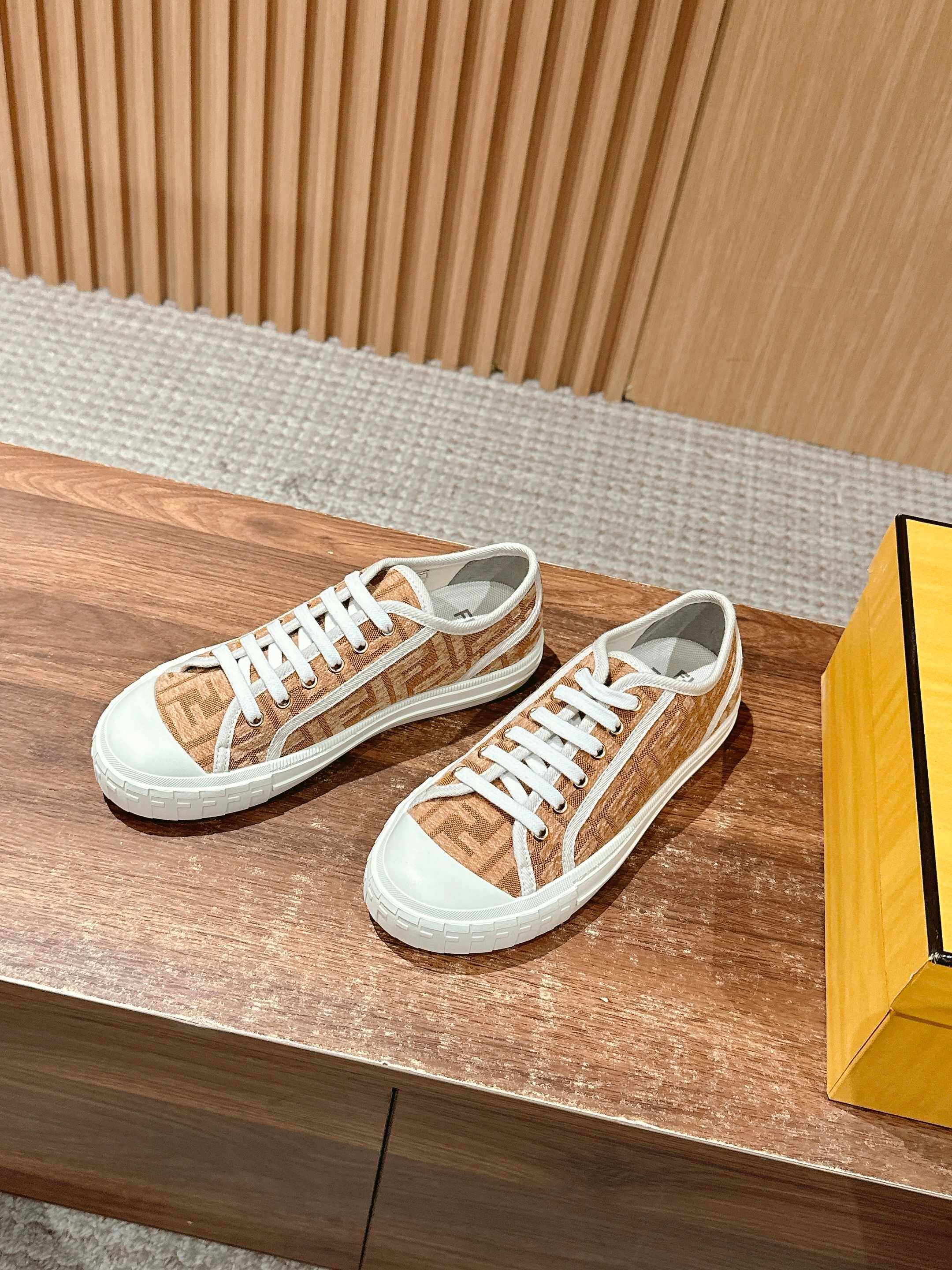 Luxury Shoes Fendi Unisex