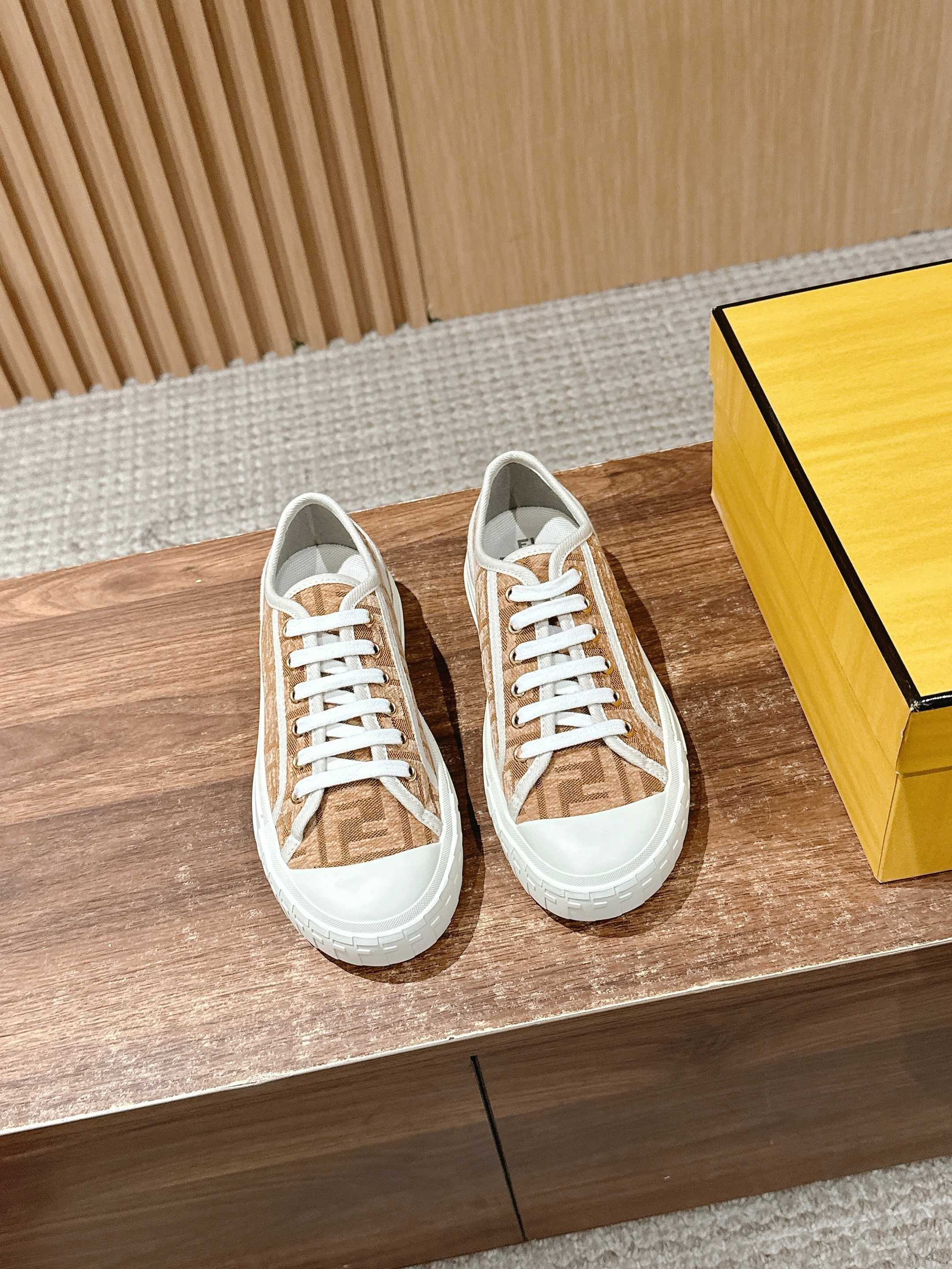 Luxury Shoes Fendi Unisex