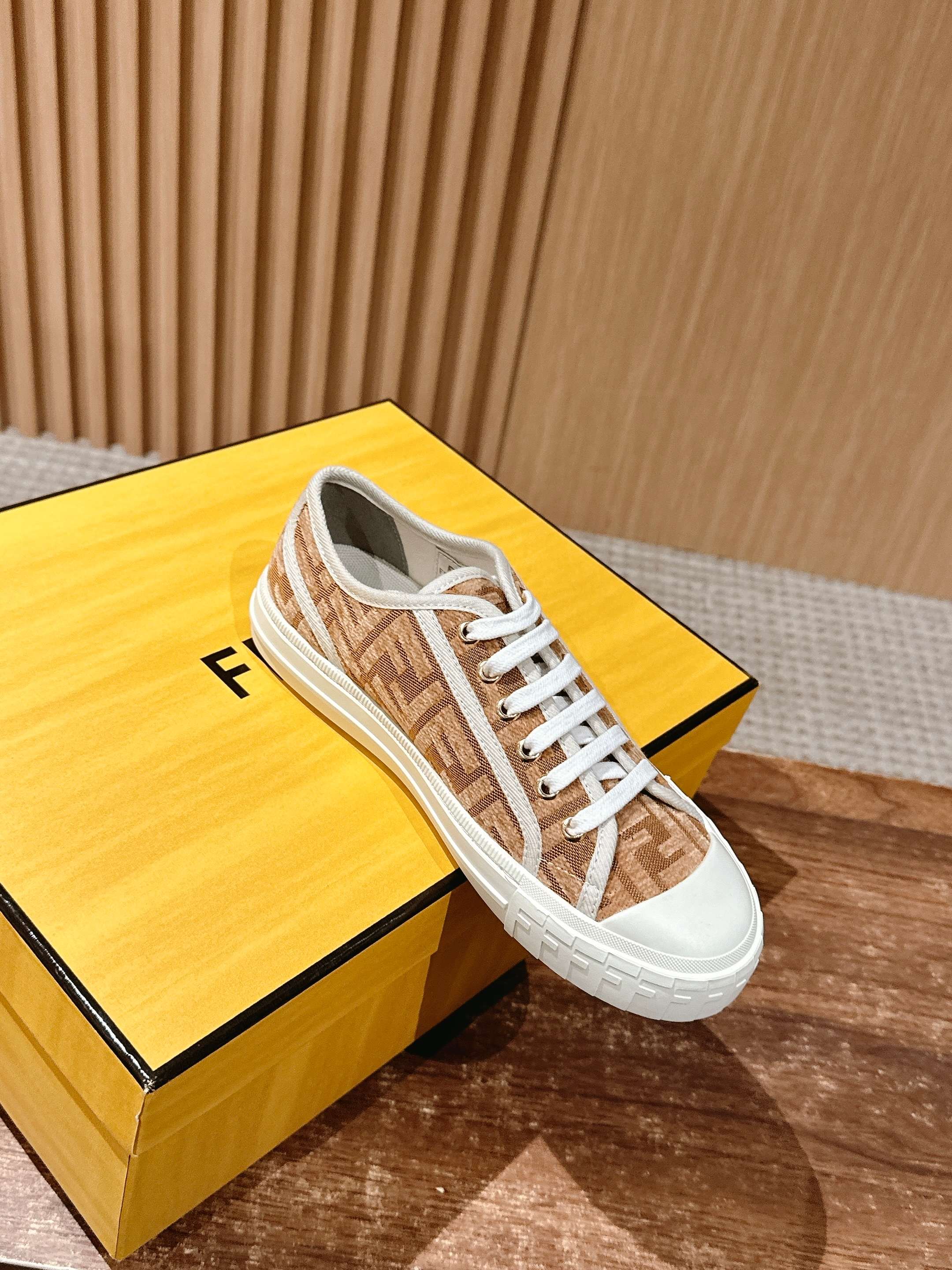 Luxury Shoes Fendi Unisex