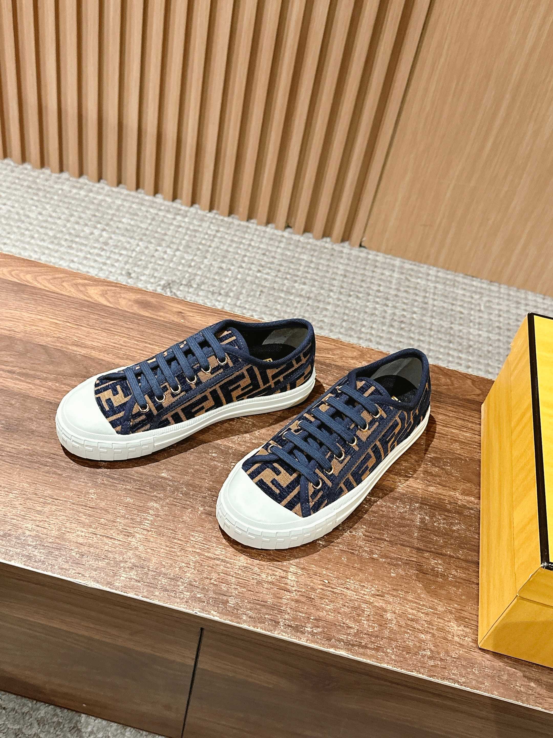 Luxury Shoes Fendi Unisex