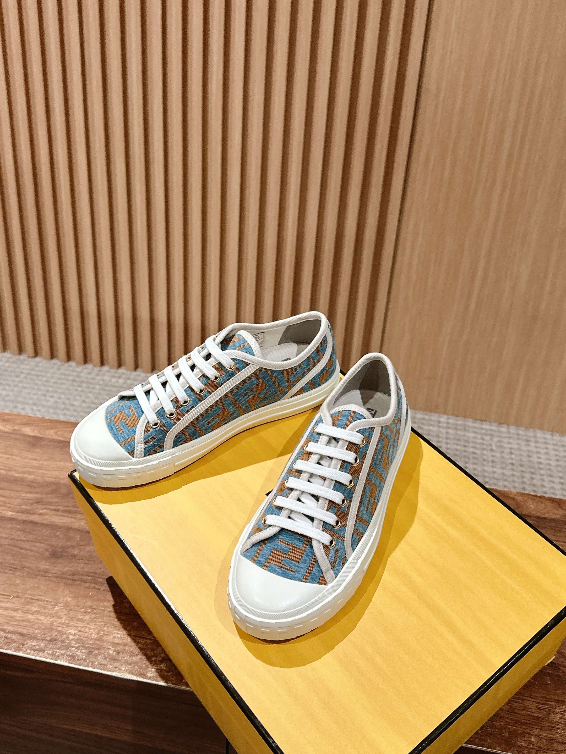 Luxury Shoes Fendi Unisex