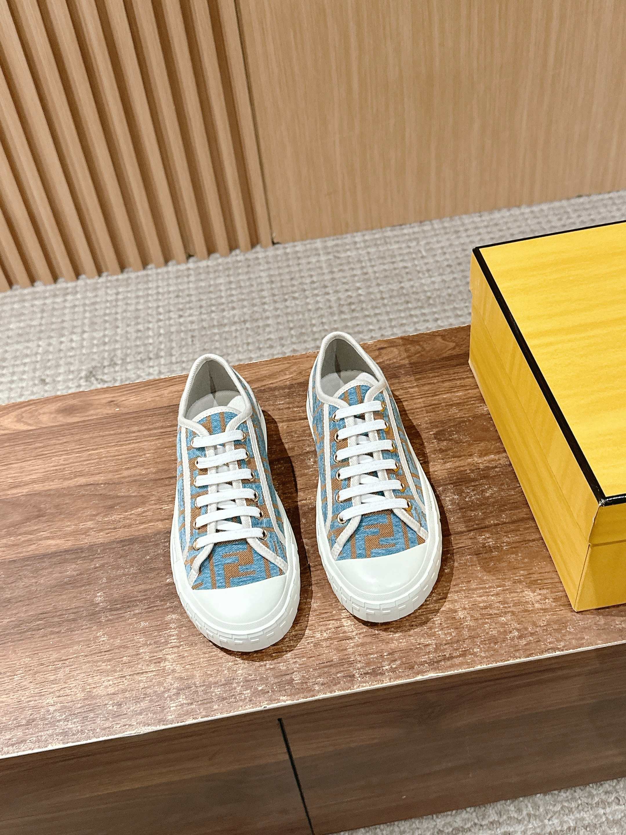 Luxury Shoes Fendi Unisex