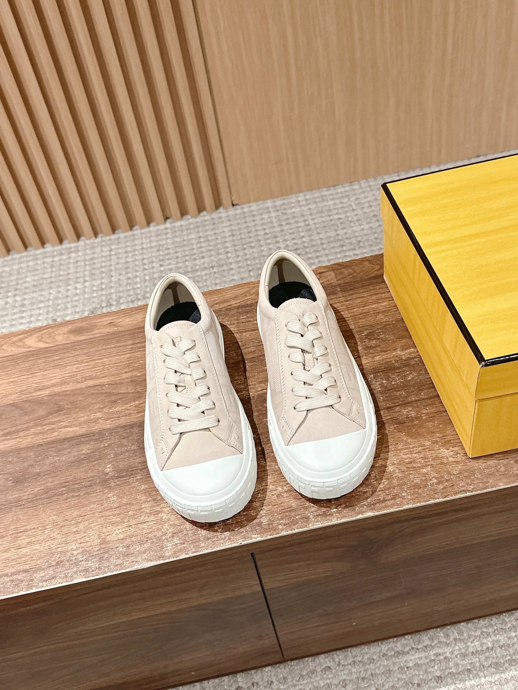 Luxury Shoes Fendi Unisex