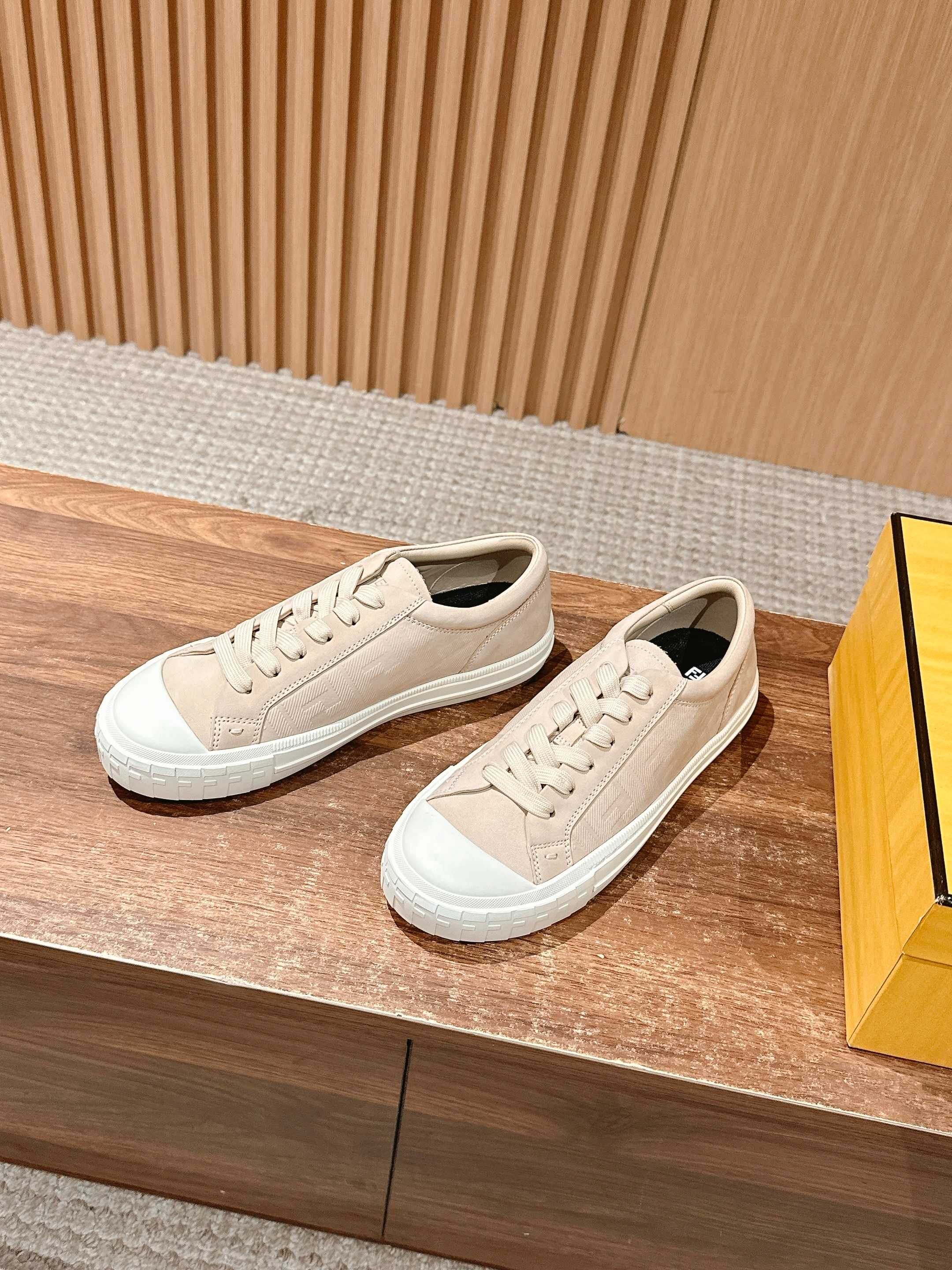 Luxury Shoes Fendi Unisex