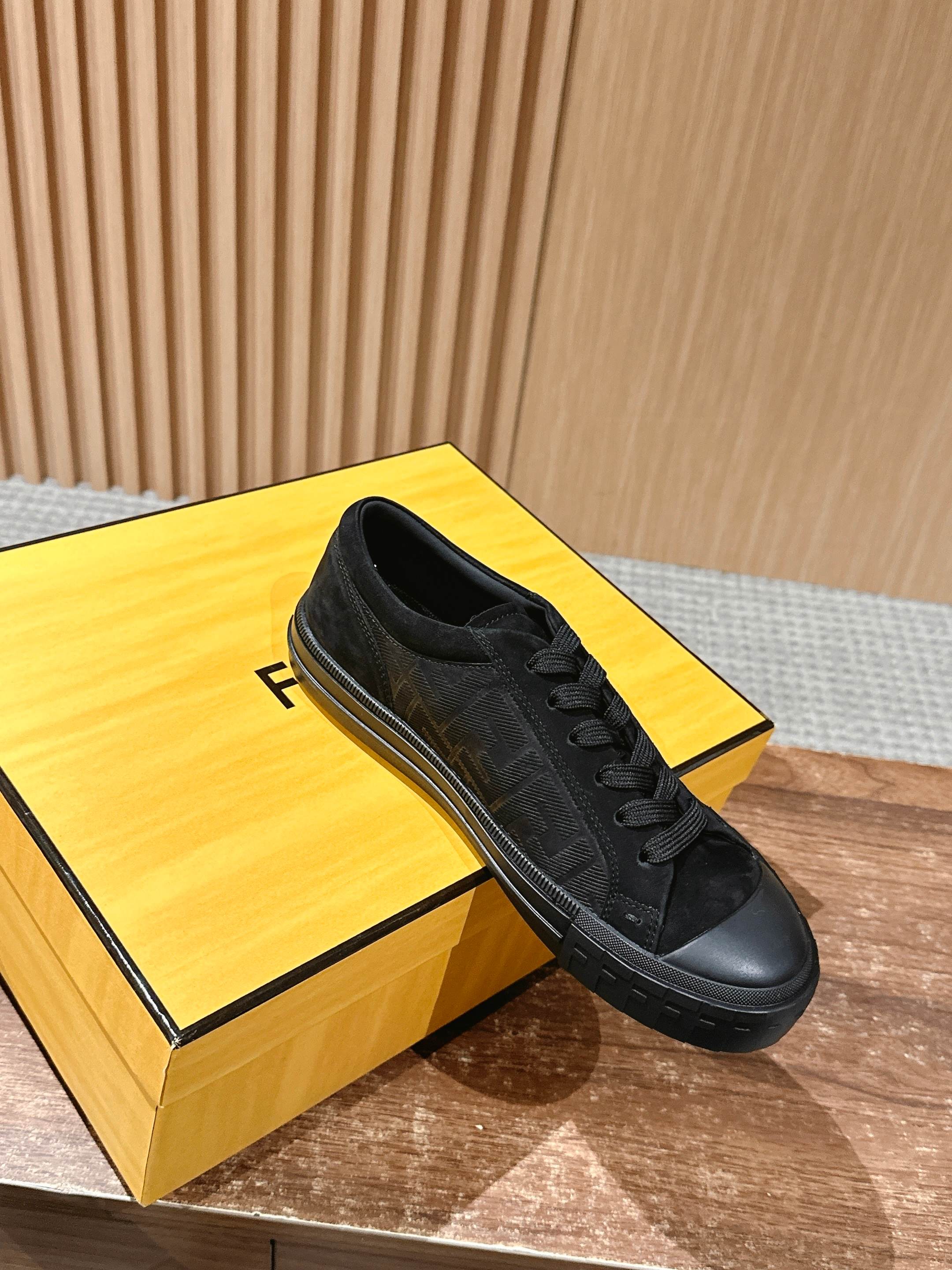 Luxury Shoes Fendi Unisex