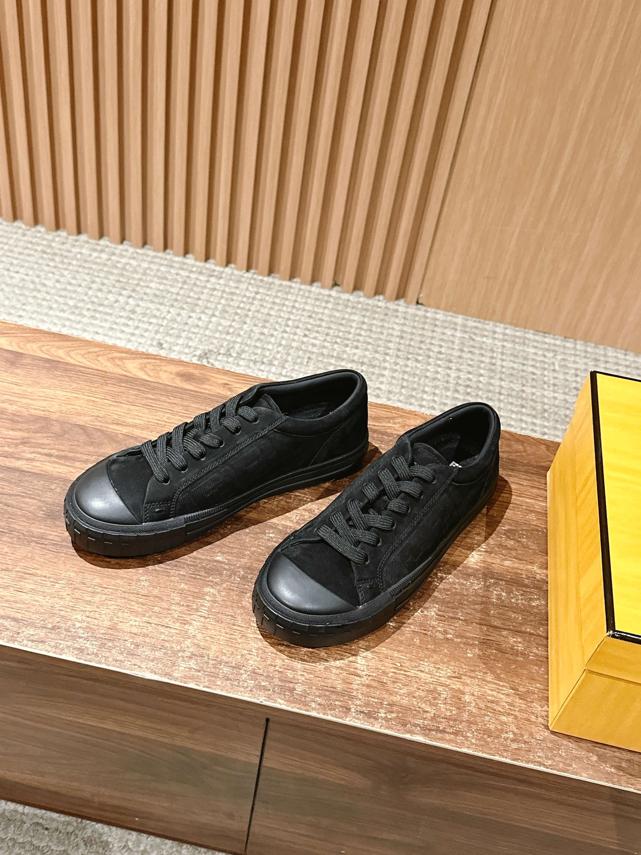 Luxury Shoes Fendi Unisex